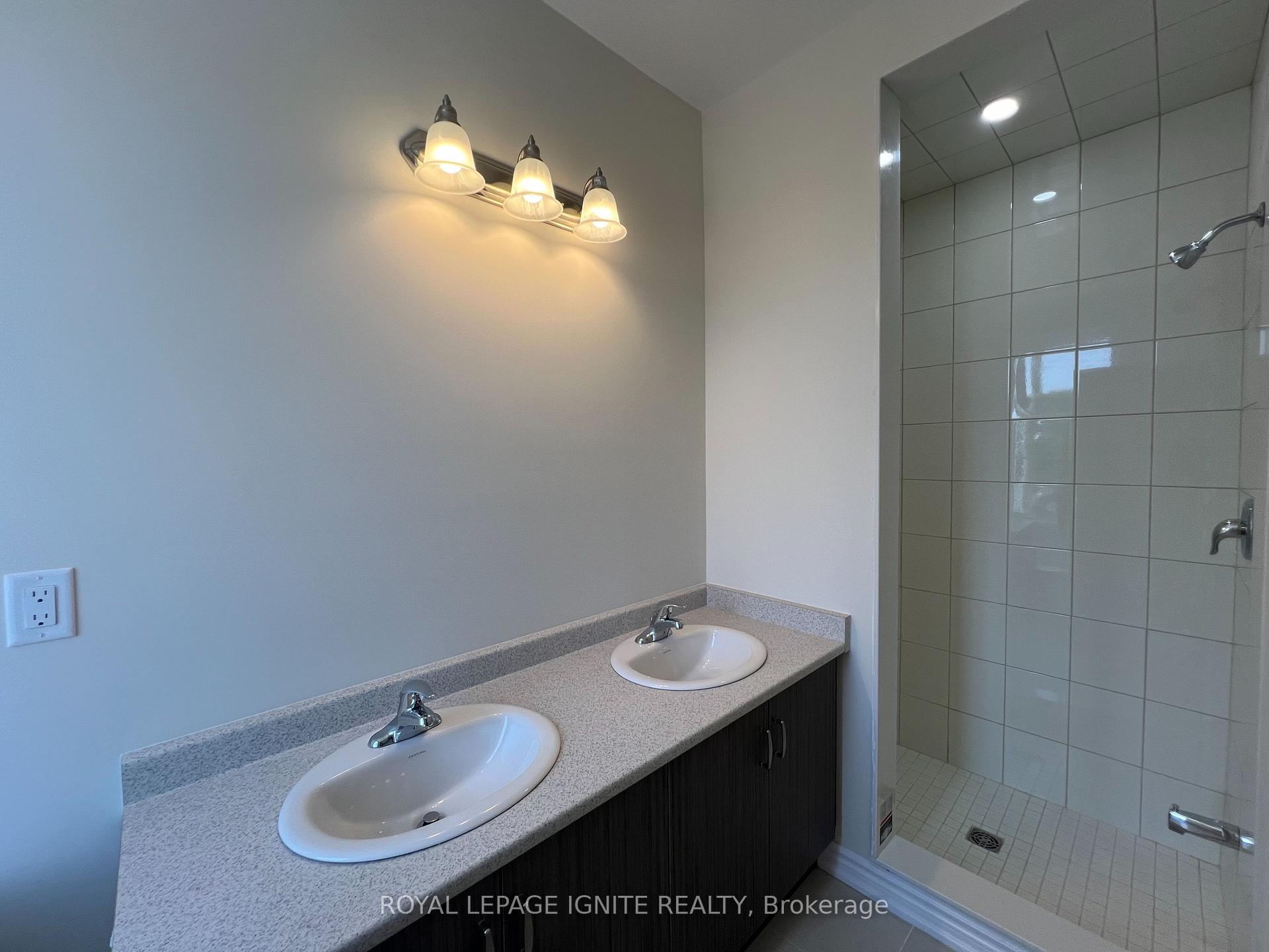 Photo 15 of 2100 Fairmont Common, Burlington, Tyandaga — HOMEH