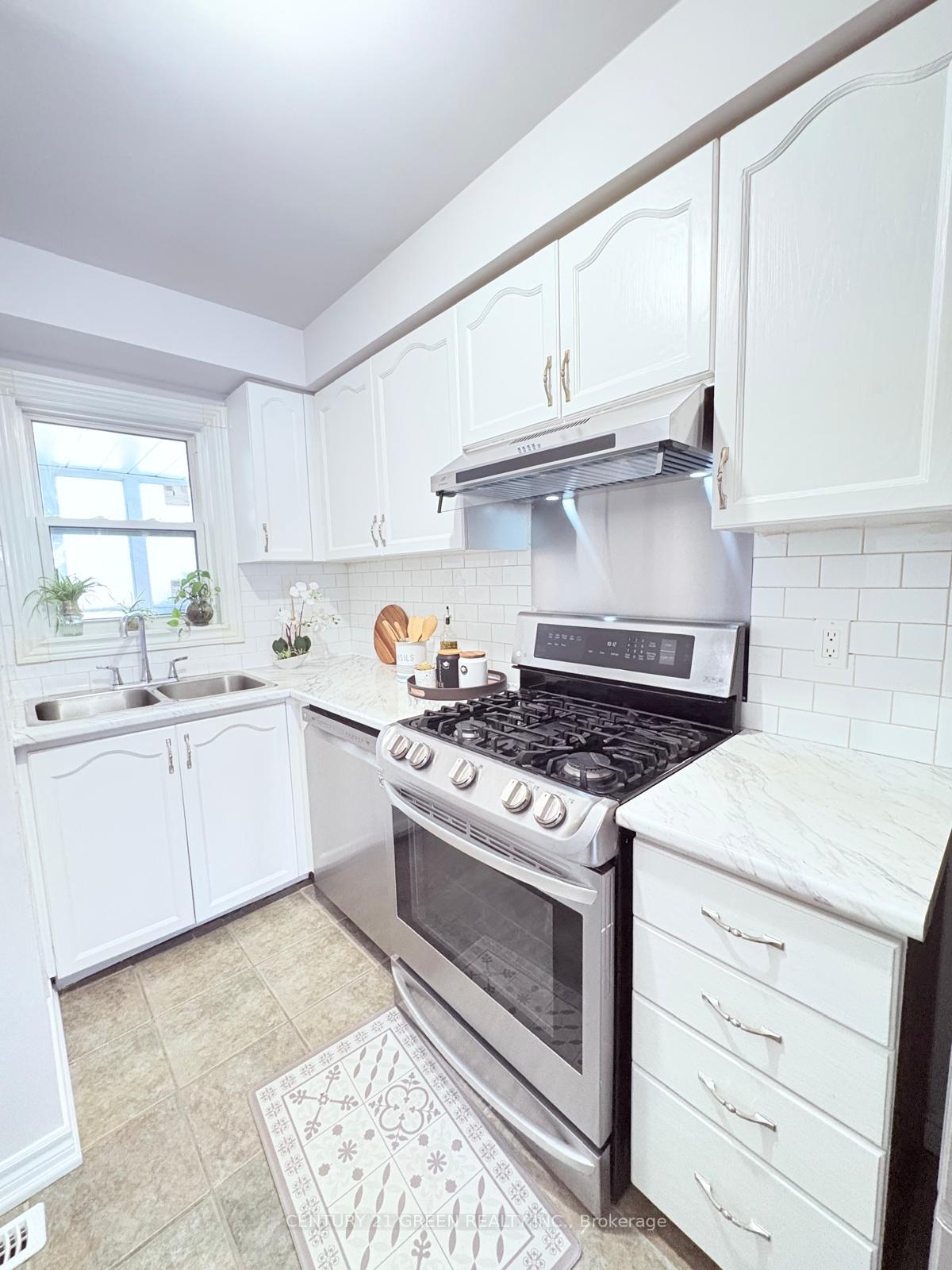 Photo 15 of 66 Millstone Drive, Brampton, Fletcher's Creek South — HOMEH