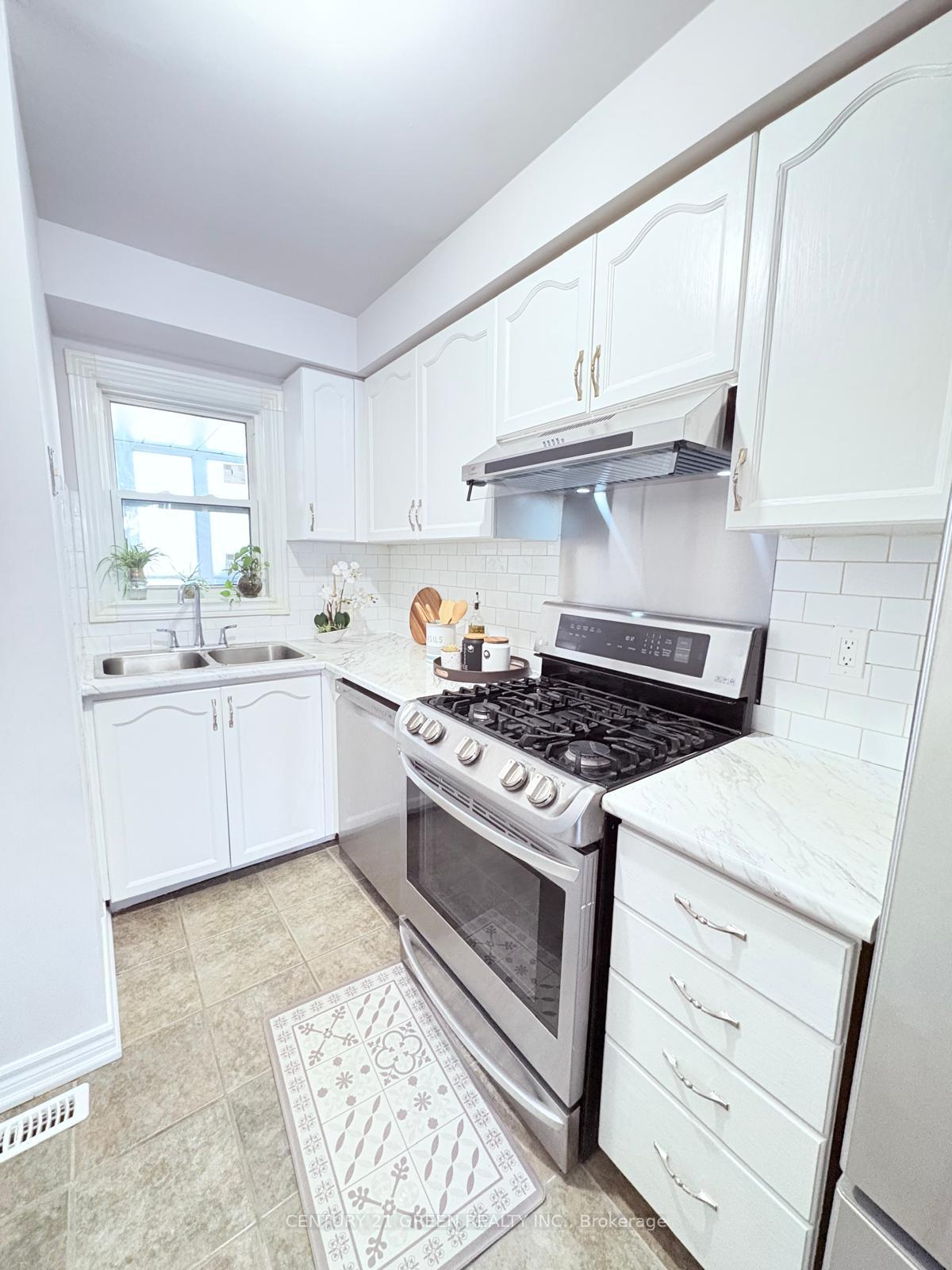 Photo 13 of 66 Millstone Drive, Brampton, Fletcher's Creek South — HOMEH