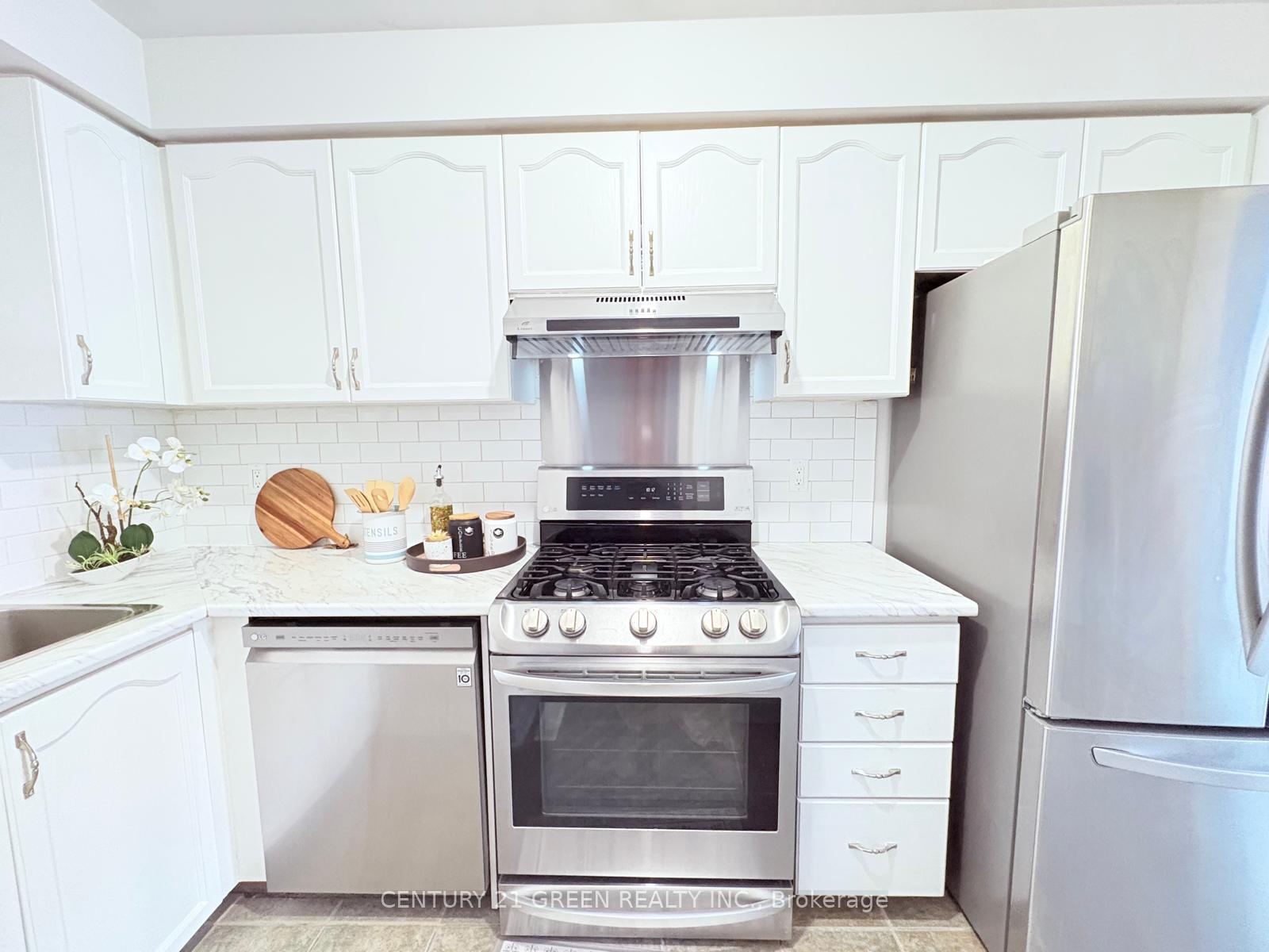 Photo 10 of 66 Millstone Drive, Brampton, Fletcher's Creek South — HOMEH
