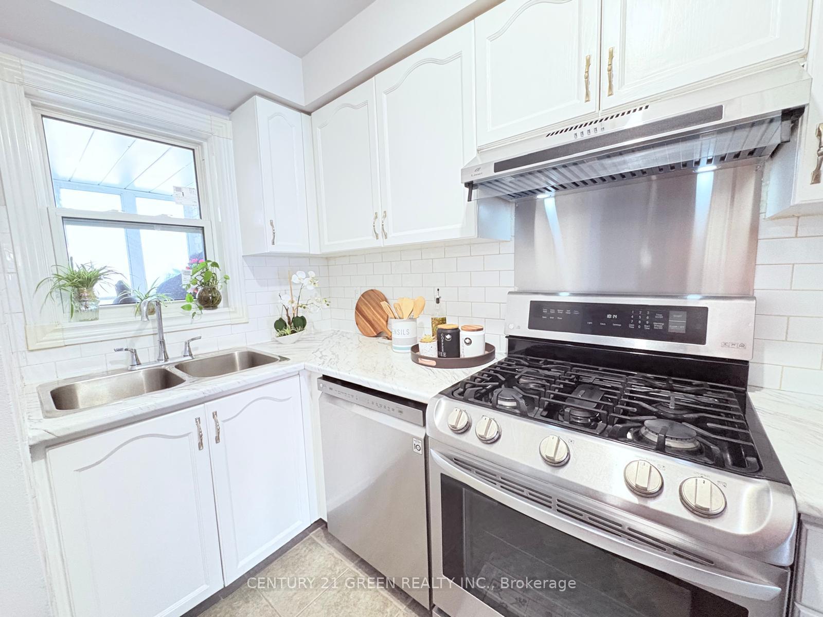 Photo 14 of 66 Millstone Drive, Brampton, Fletcher's Creek South — HOMEH