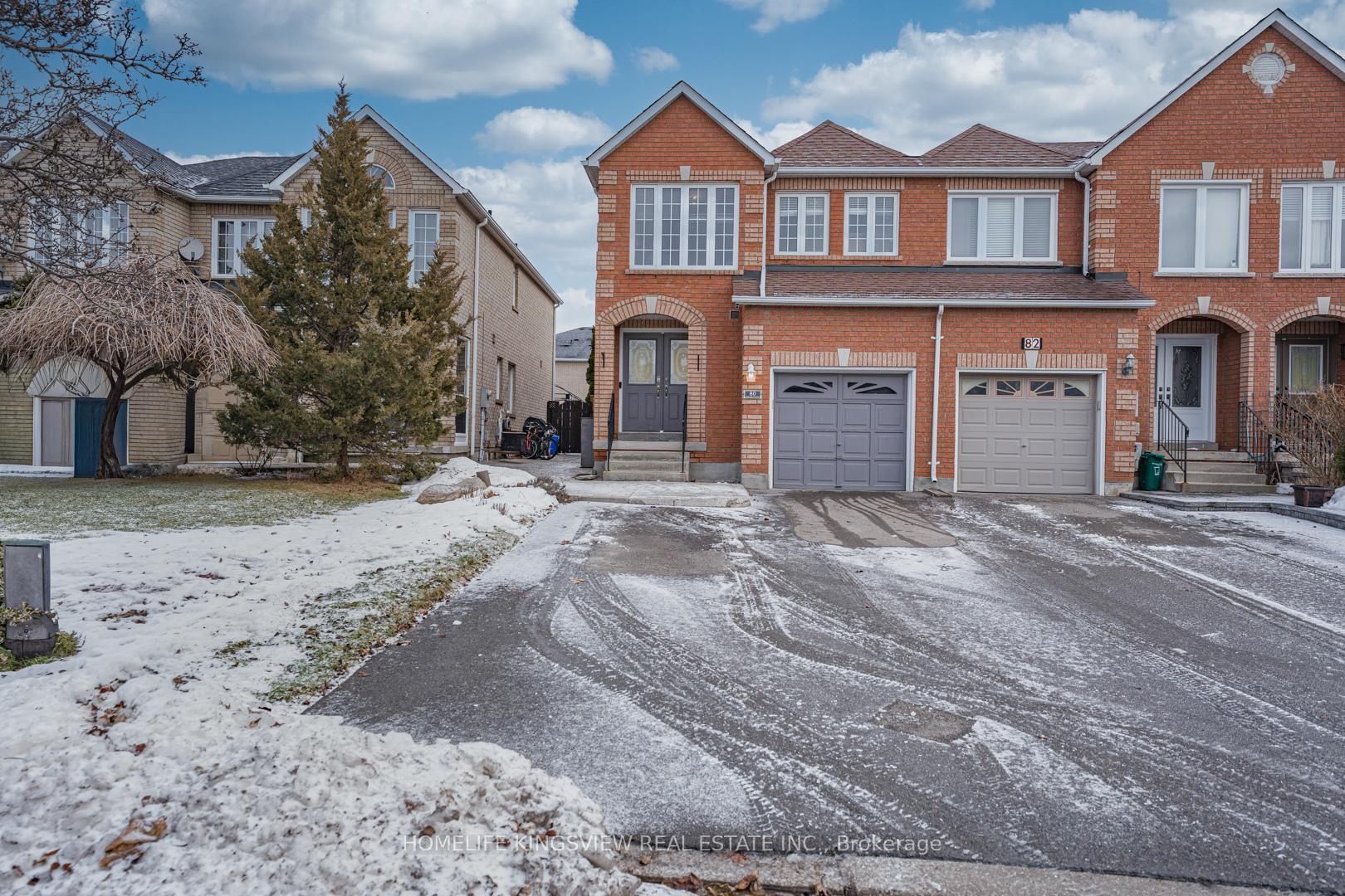 Photo 3 of 80 Giancola Crescent, Vaughan, Maple — HOMEH