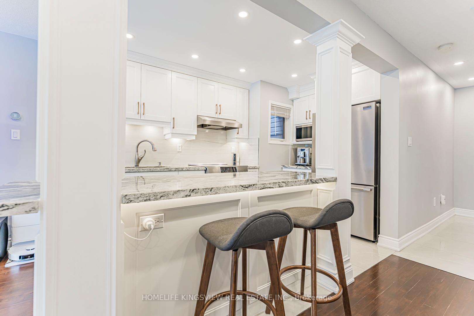 Photo 10 of 80 Giancola Crescent, Vaughan, Maple — HOMEH