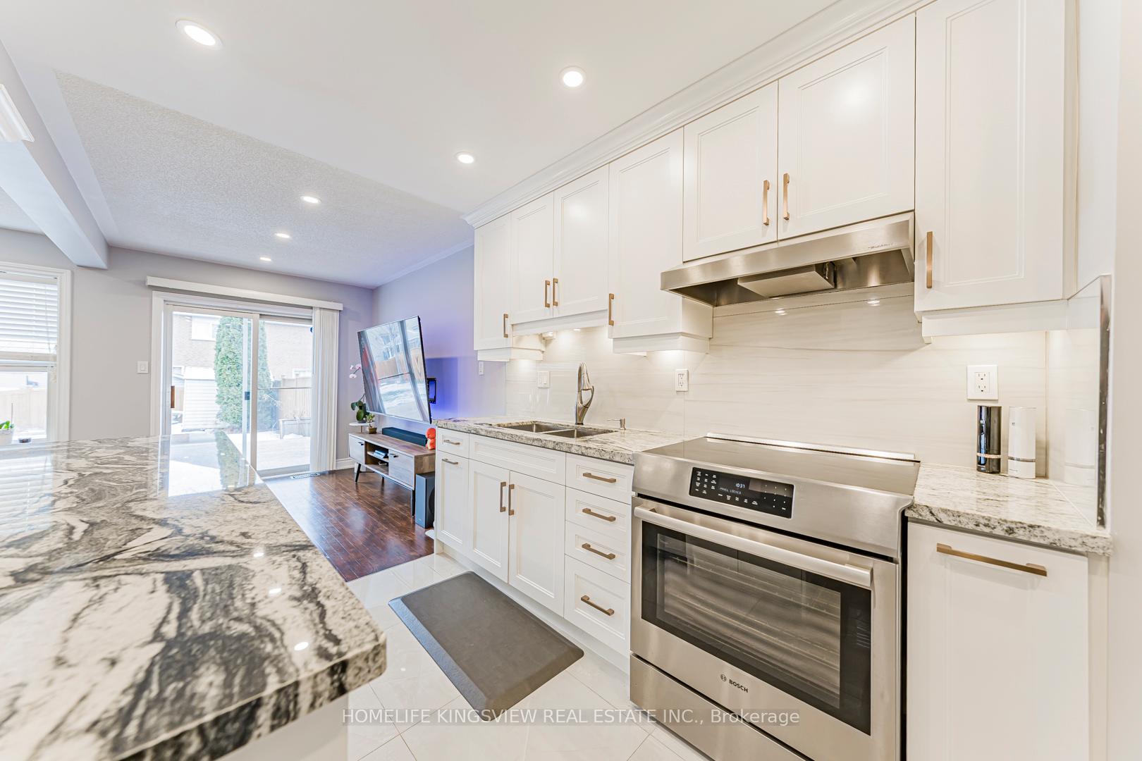 Photo 20 of 80 Giancola Crescent, Vaughan, Maple — HOMEH
