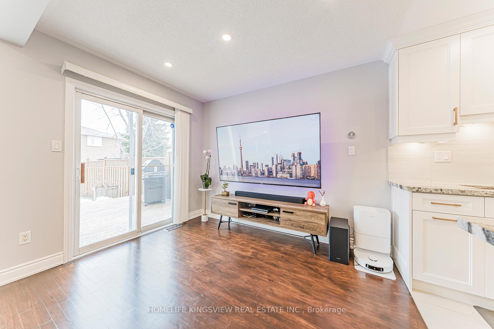 Photo 24 of 80 Giancola Crescent, Vaughan, Maple — HOMEH