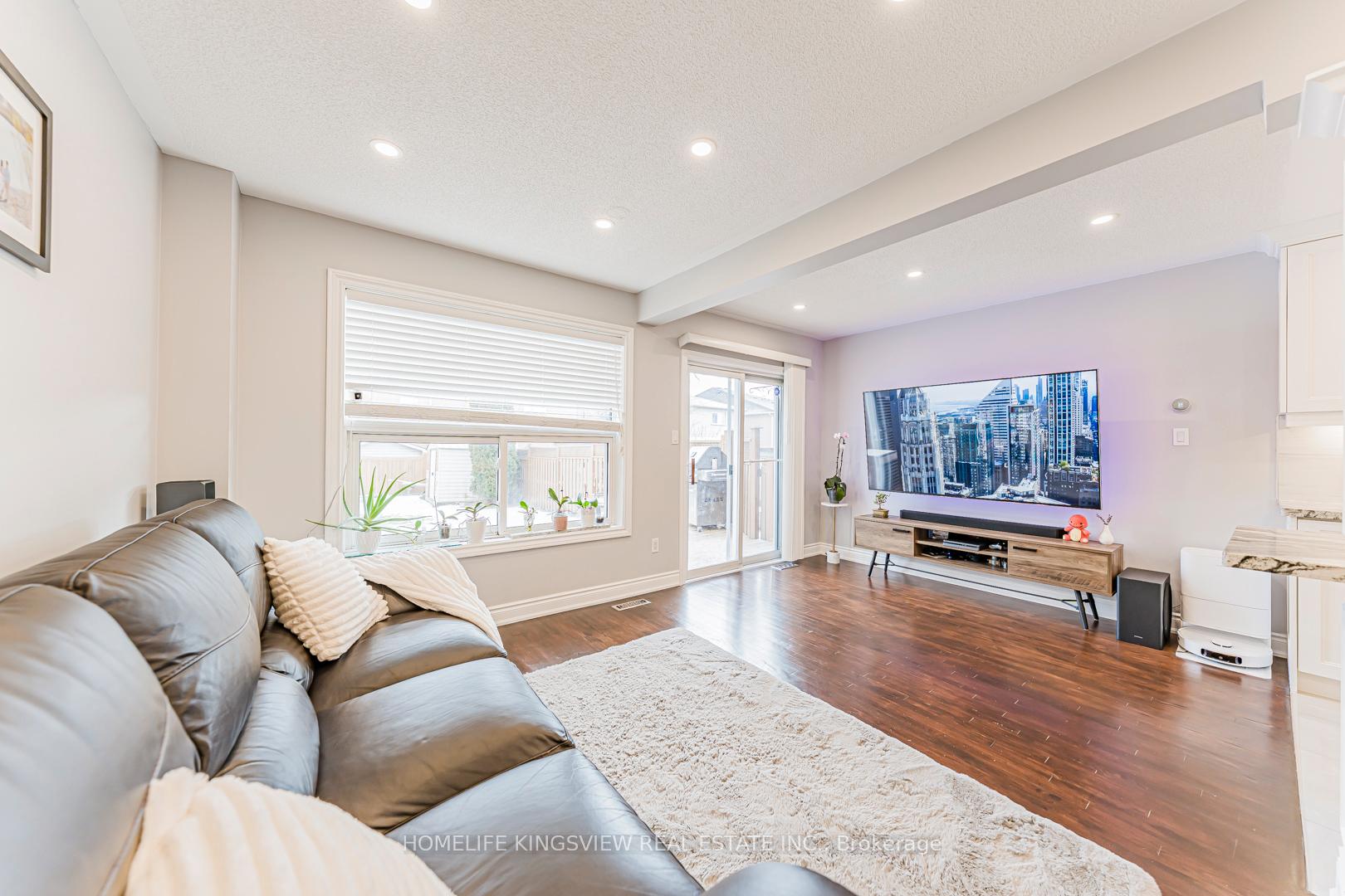 Photo 27 of 80 Giancola Crescent, Vaughan, Maple — HOMEH
