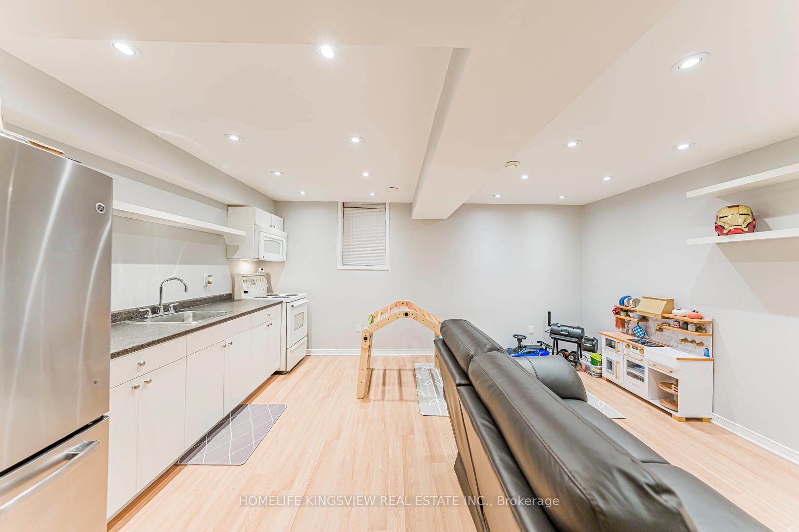Photo 39 of 80 Giancola Crescent, Vaughan, Maple — HOMEH