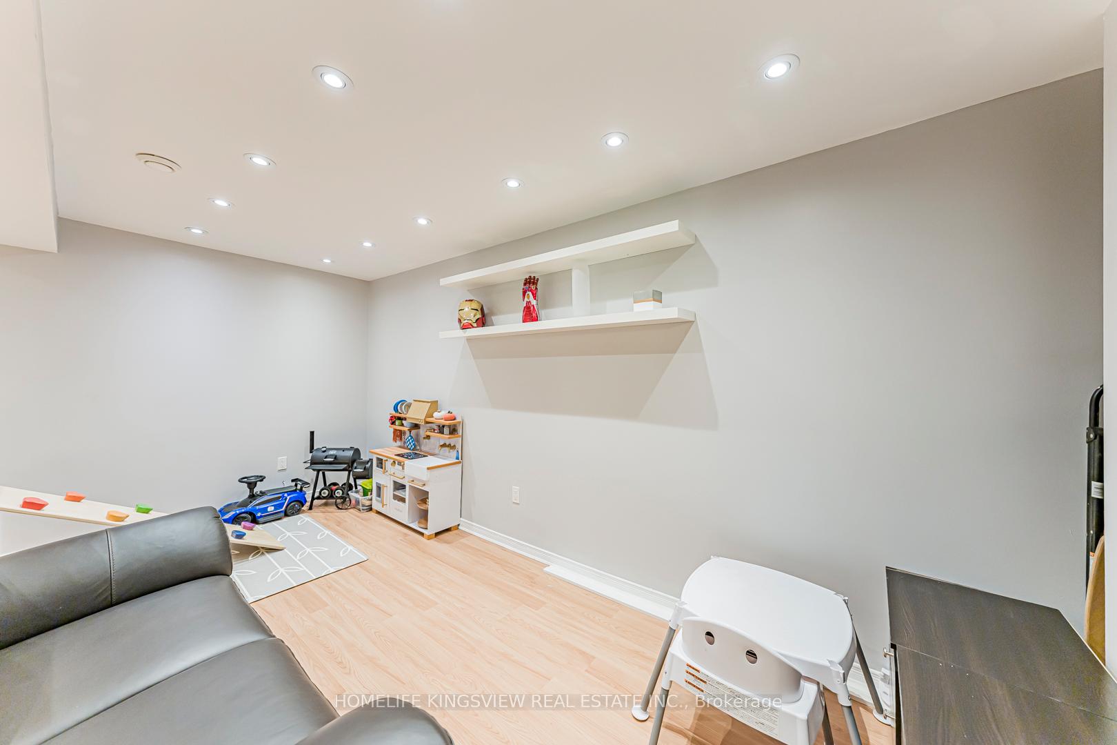 Photo 47 of 80 Giancola Crescent, Vaughan, Maple — HOMEH