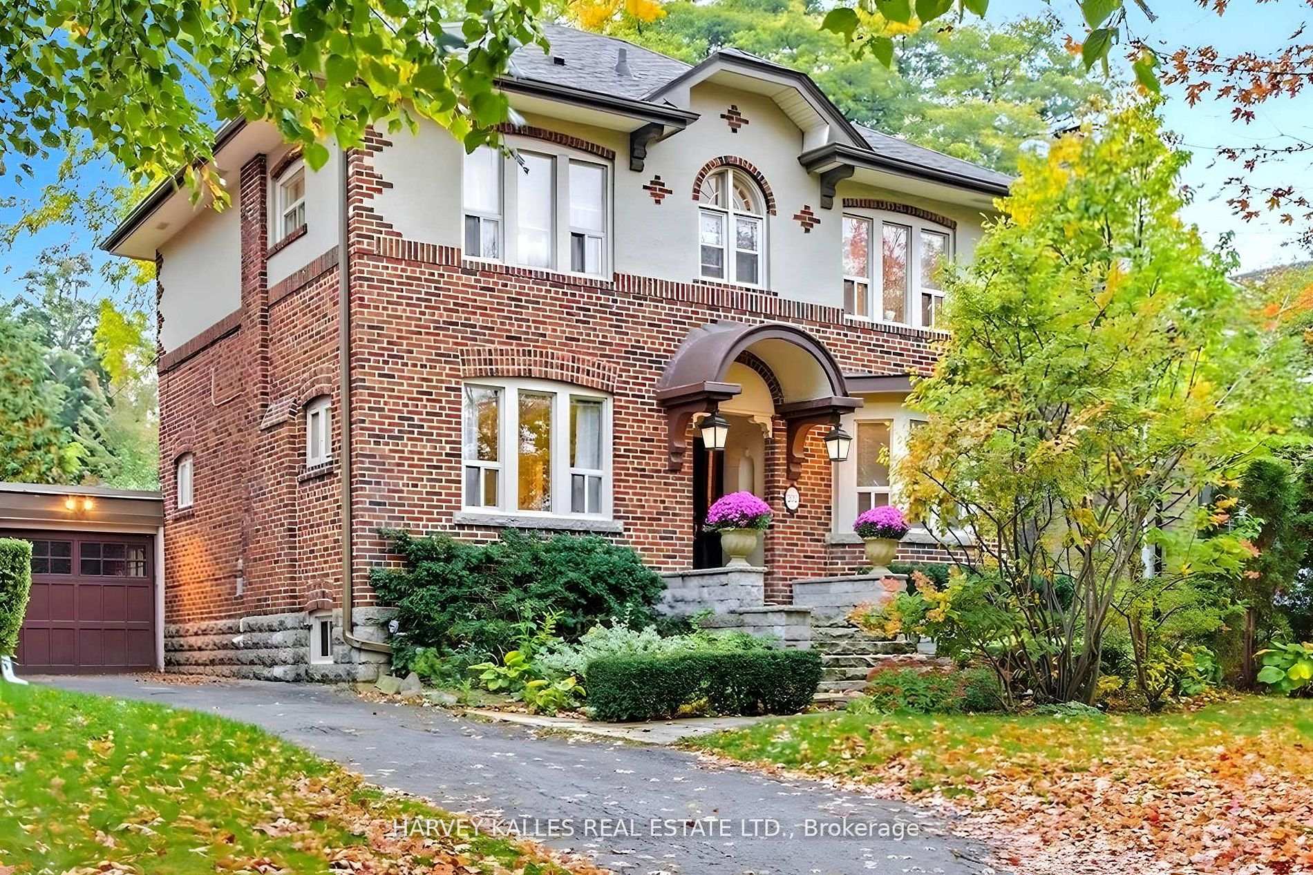 Front of 202 Dinnick Crescent