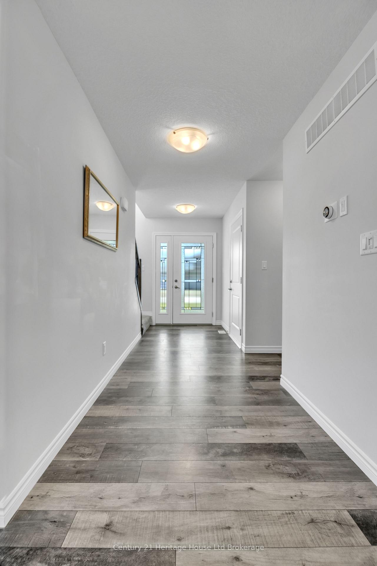 Photo 2 of 6 Sandy Court, Tillsonburg — HOMEH