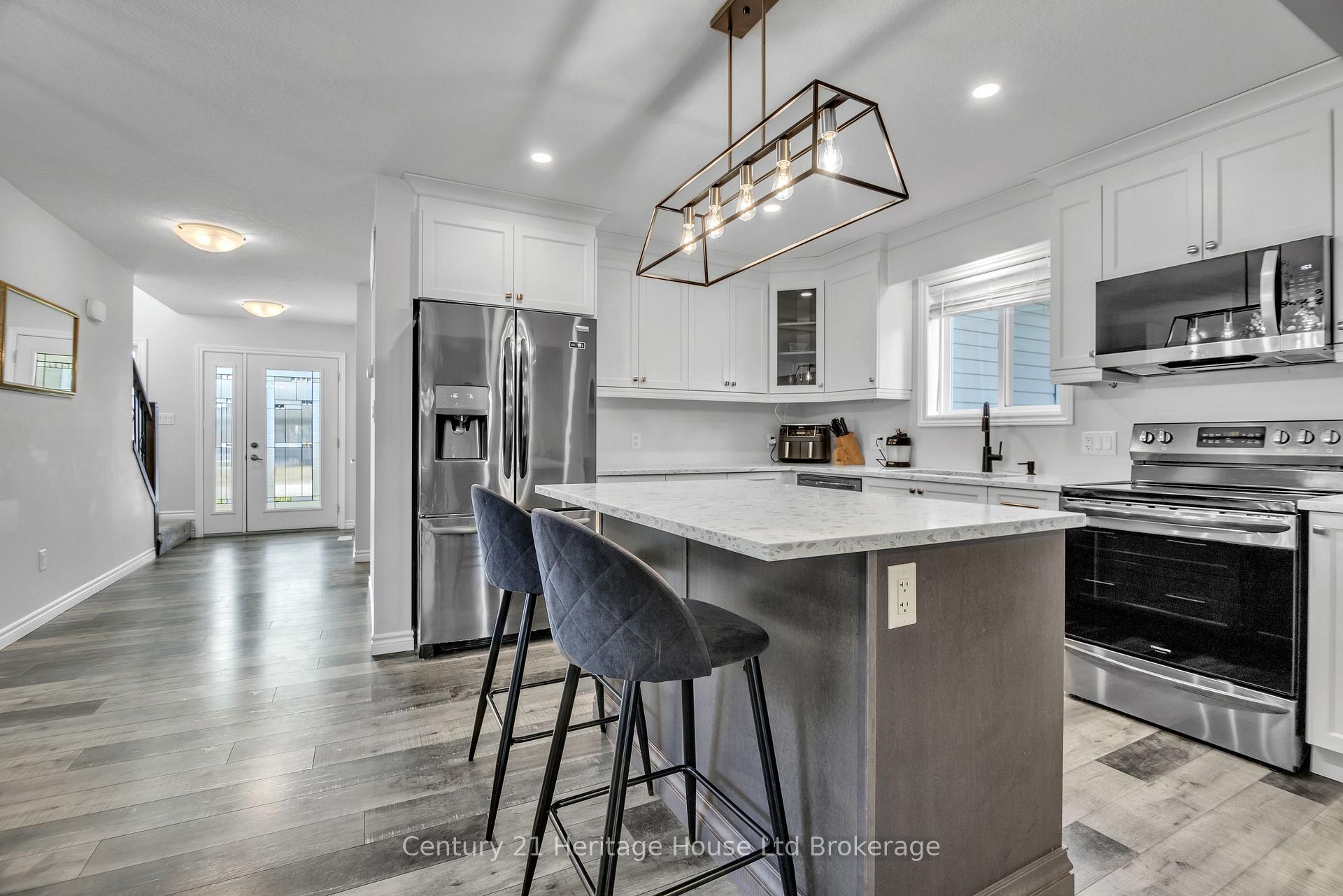 Photo 3 of 6 Sandy Court, Tillsonburg — HOMEH