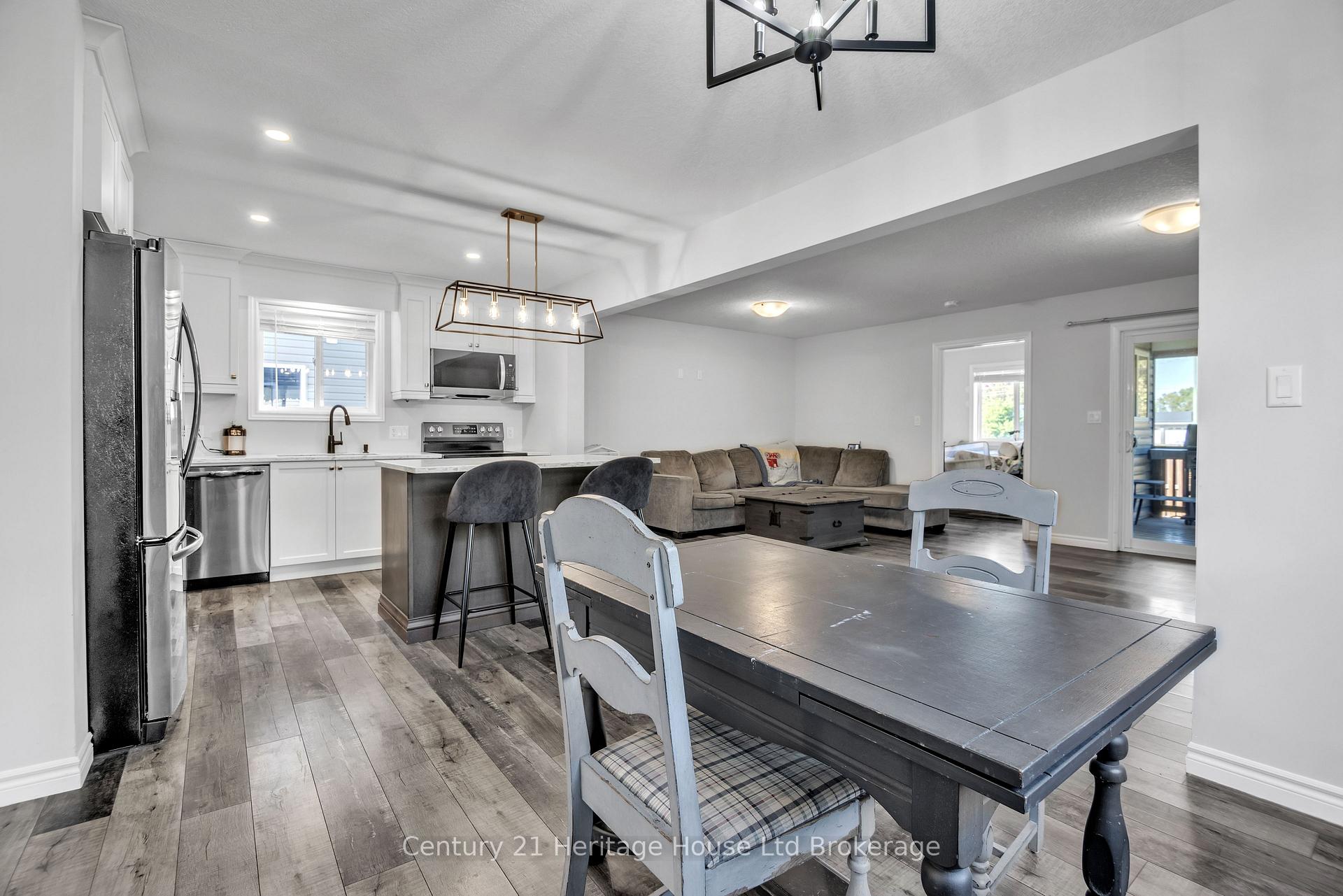 Photo 4 of 6 Sandy Court, Tillsonburg — HOMEH