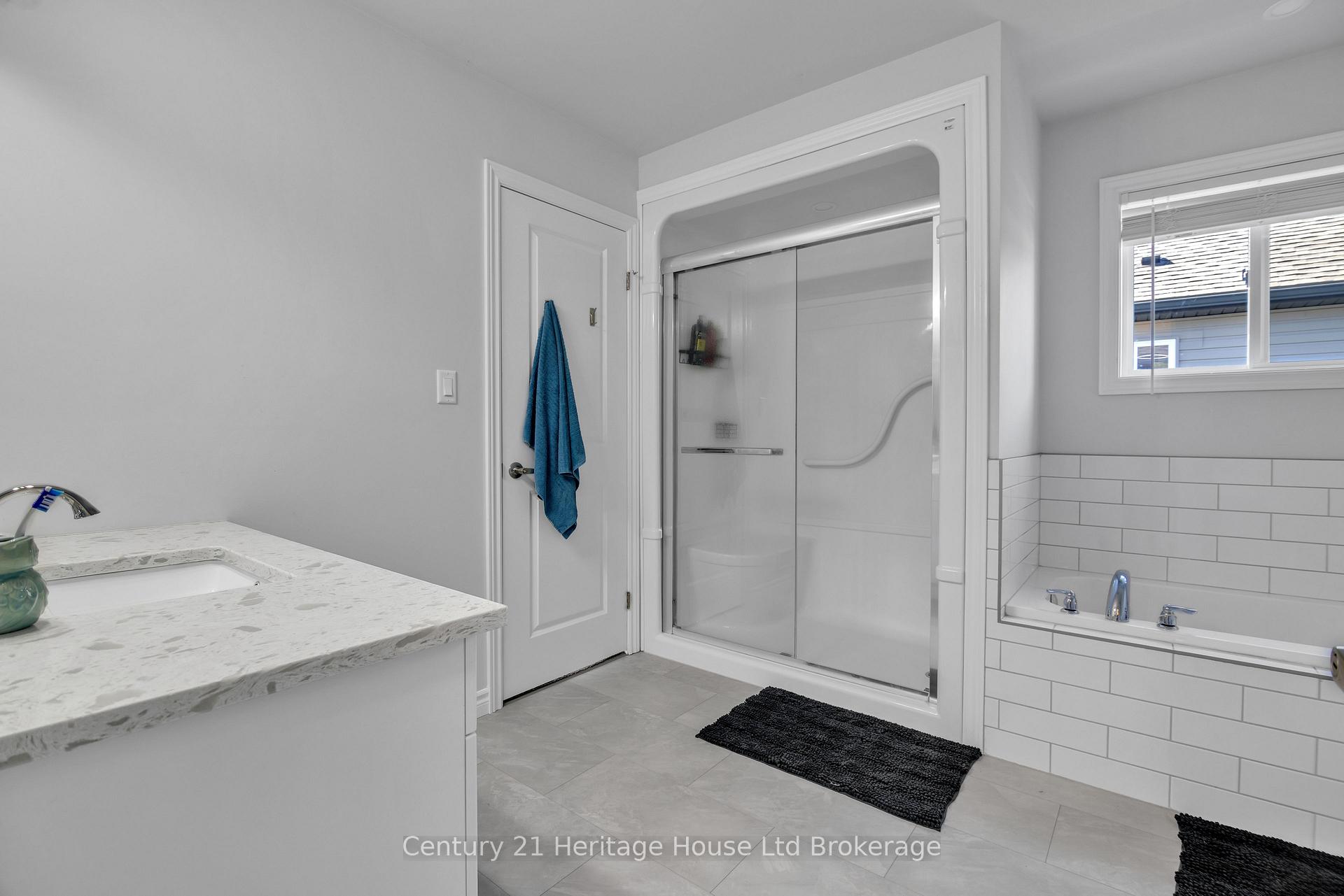 Photo 7 of 6 Sandy Court, Tillsonburg — HOMEH