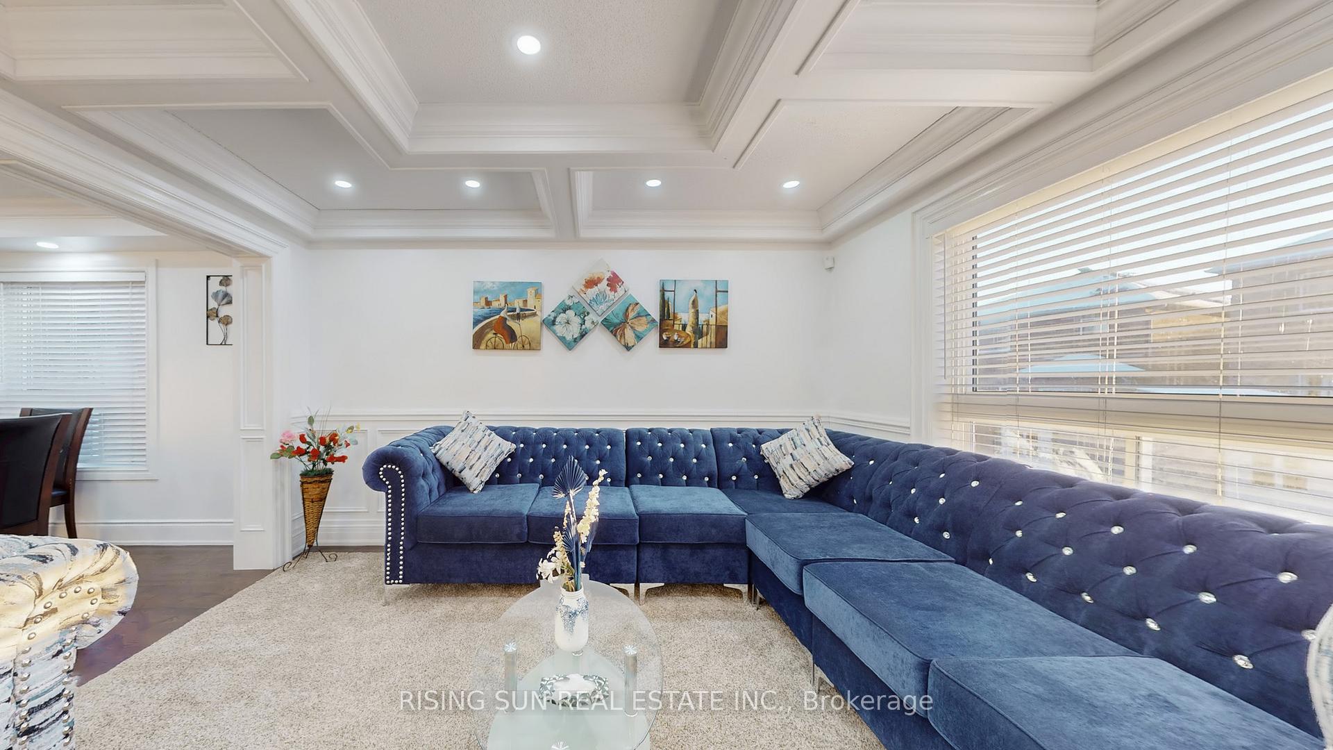 Photo 5 of 20 Bramoak Crescent, Brampton, Northwest Sandalwood Parkway — HOMEH