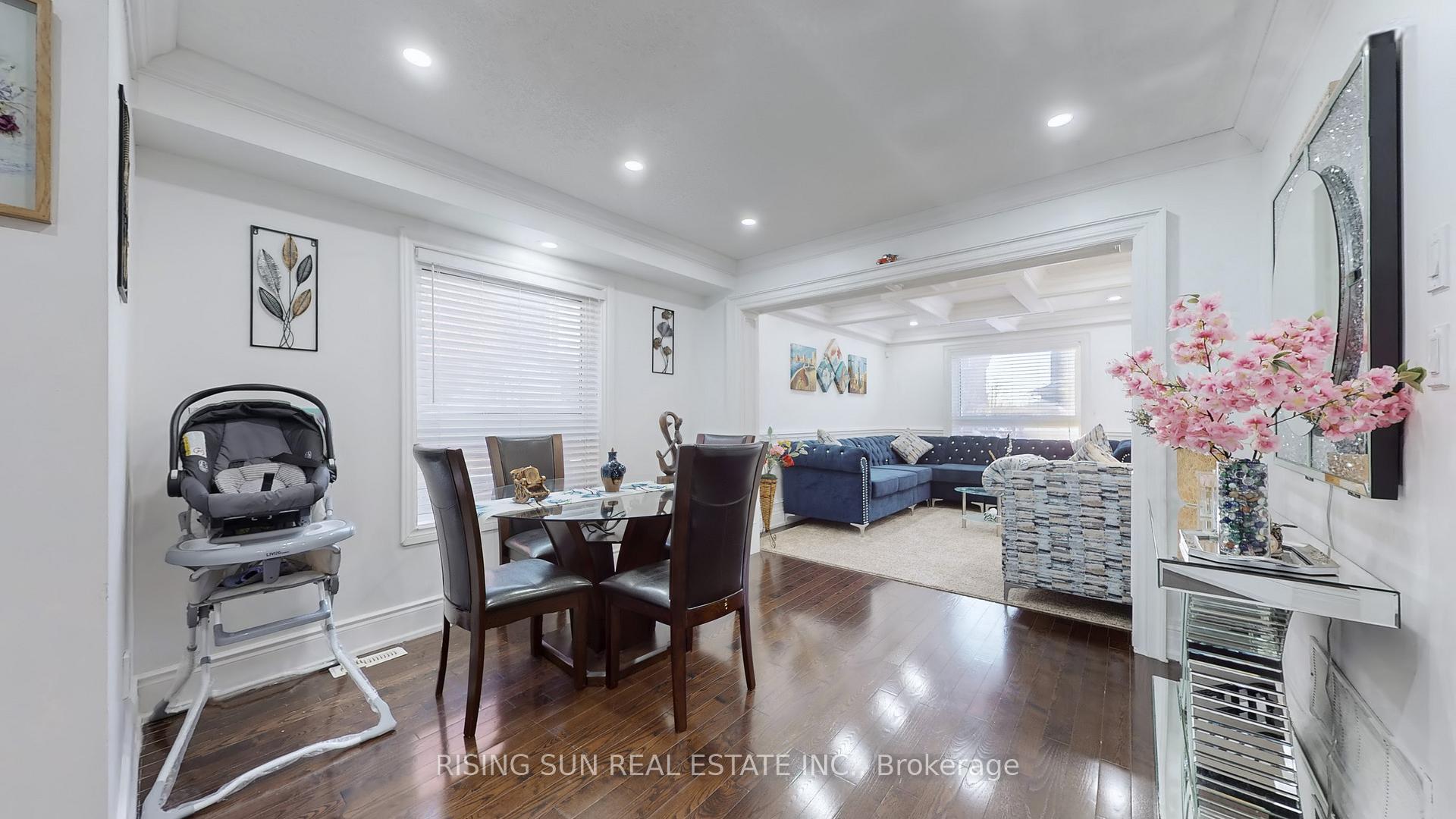 Photo 7 of 20 Bramoak Crescent, Brampton, Northwest Sandalwood Parkway — HOMEH