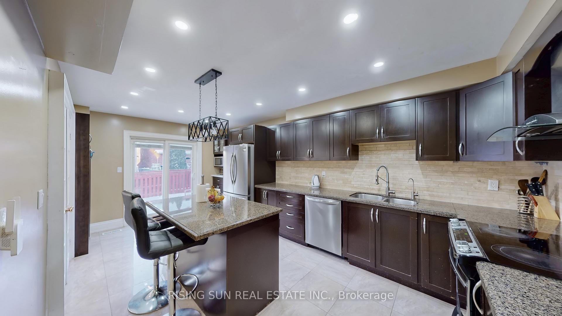 Photo 10 of 20 Bramoak Crescent, Brampton, Northwest Sandalwood Parkway — HOMEH