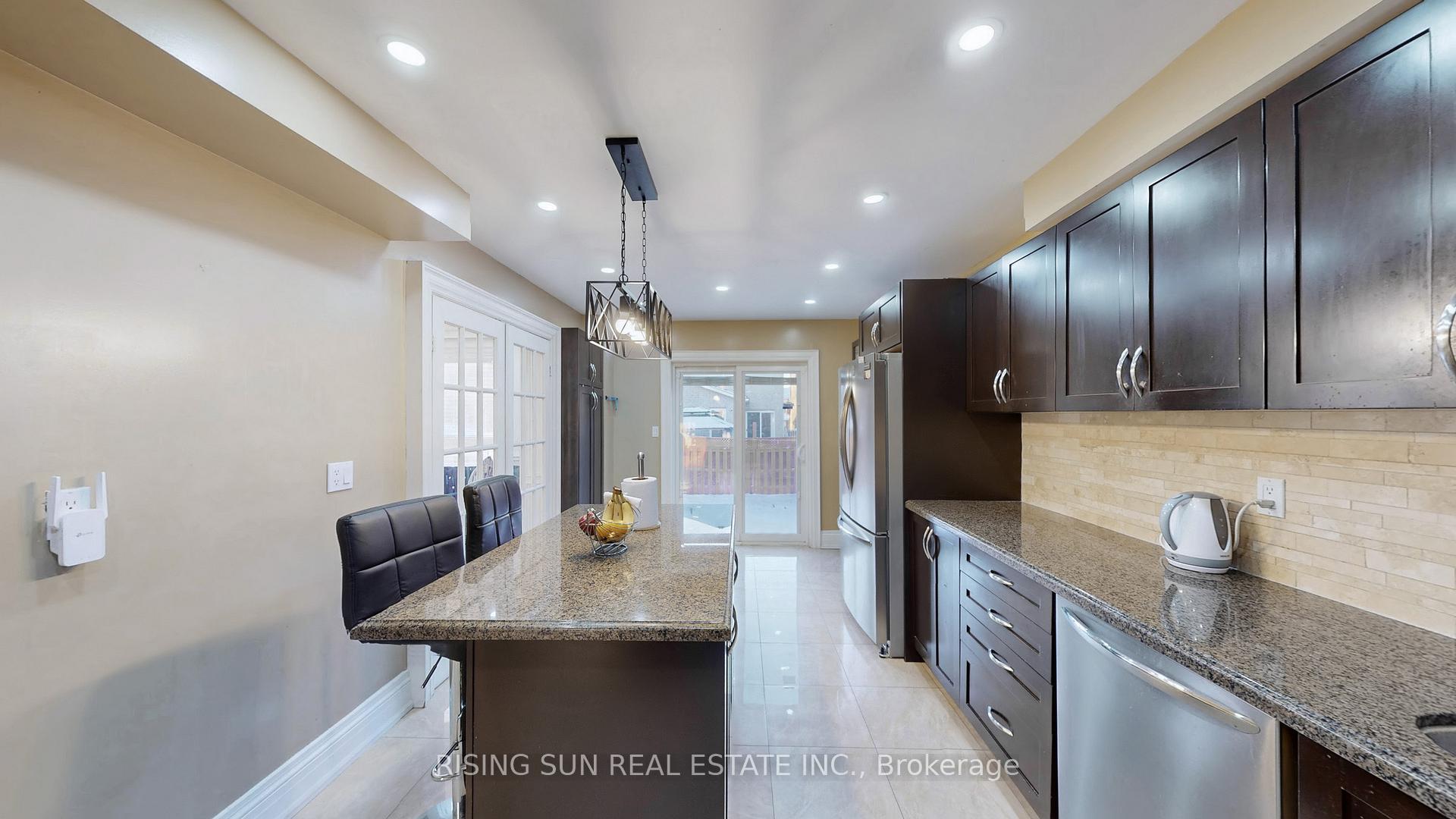 Photo 11 of 20 Bramoak Crescent, Brampton, Northwest Sandalwood Parkway — HOMEH