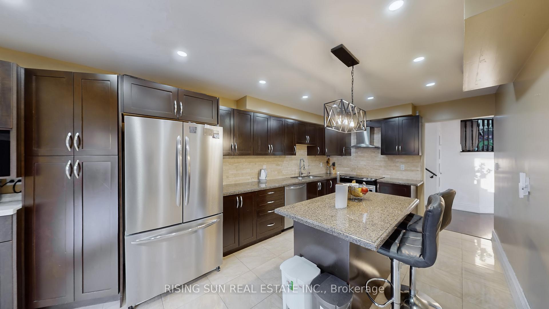 Photo 9 of 20 Bramoak Crescent, Brampton, Northwest Sandalwood Parkway — HOMEH