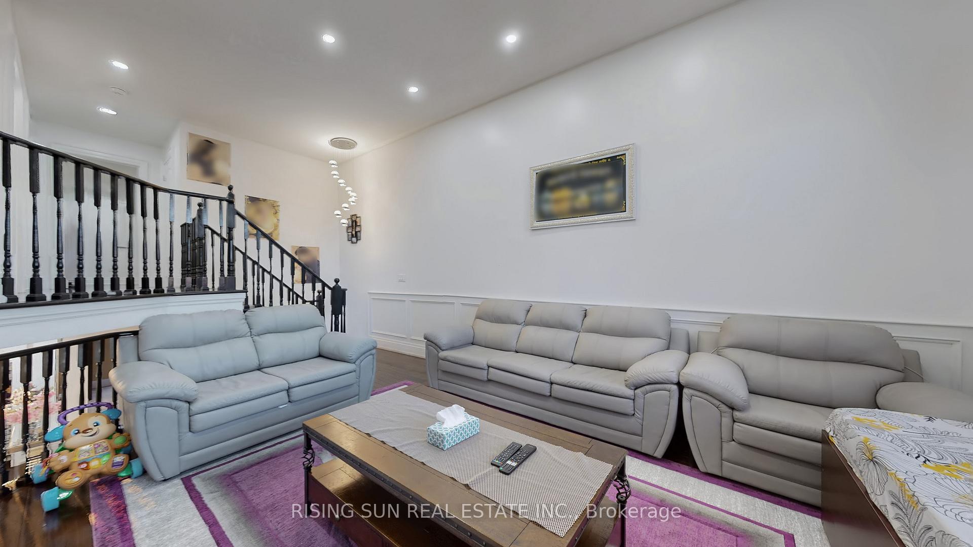 Photo 16 of 20 Bramoak Crescent, Brampton, Northwest Sandalwood Parkway — HOMEH