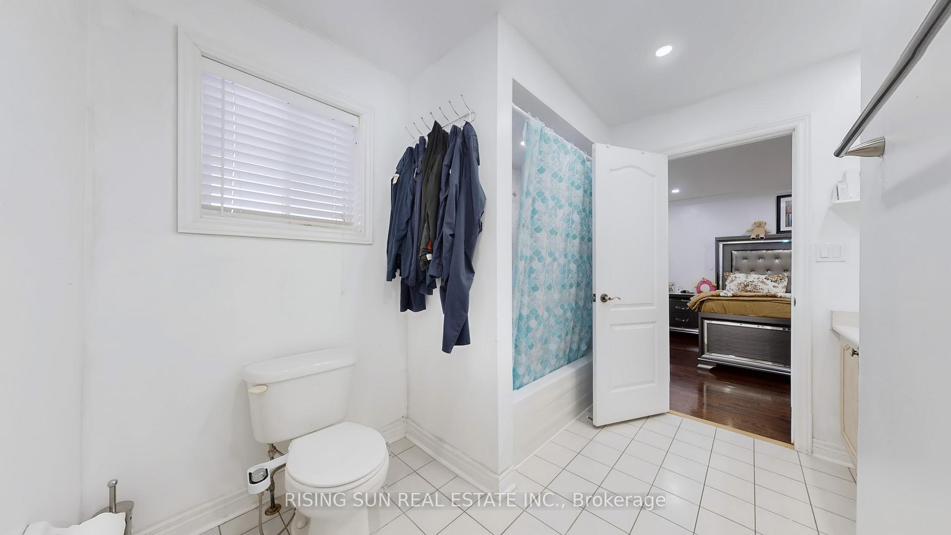 Photo 36 of 20 Bramoak Crescent, Brampton, Northwest Sandalwood Parkway — HOMEH