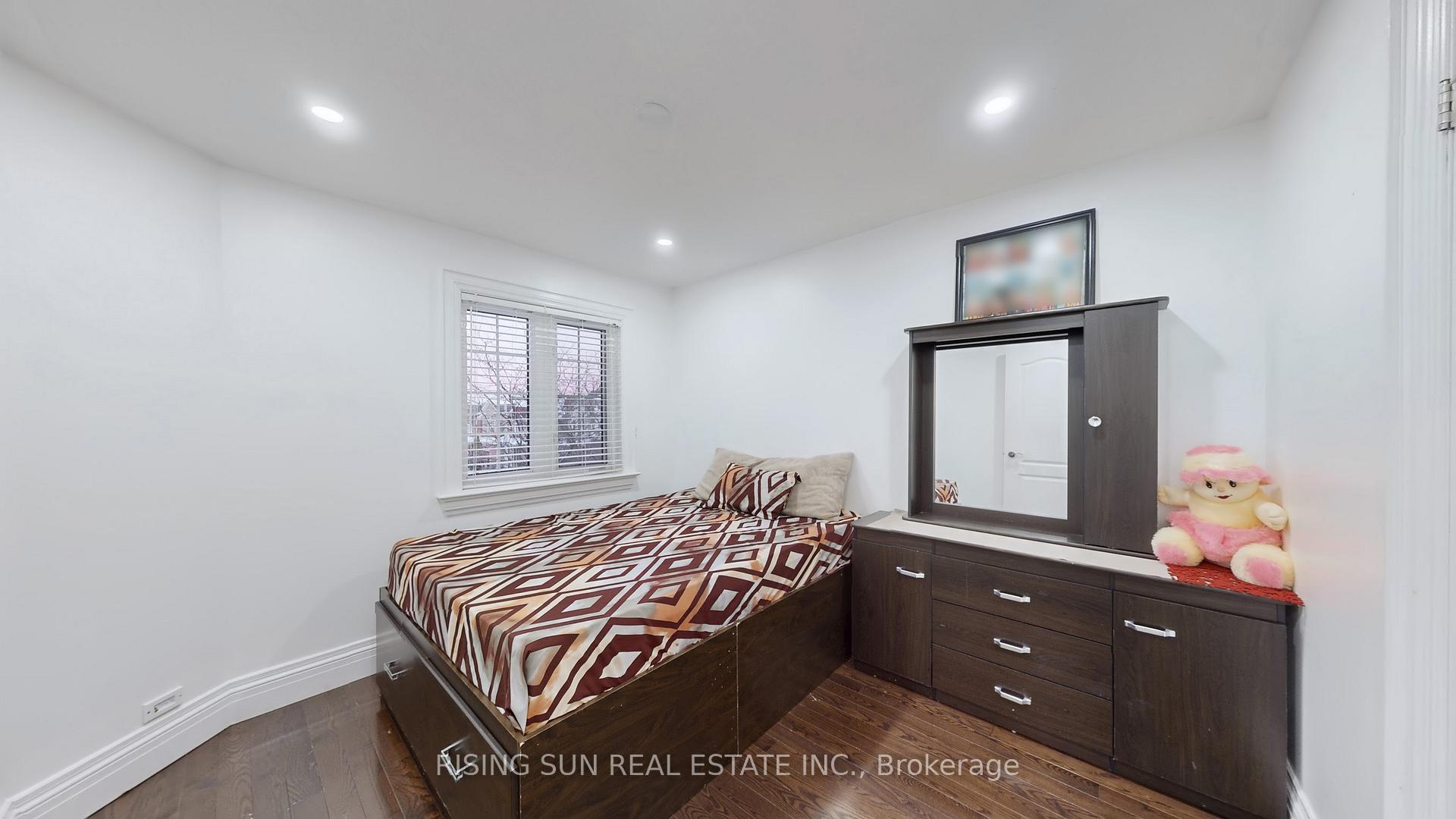 Photo 18 of 20 Bramoak Crescent, Brampton, Northwest Sandalwood Parkway — HOMEH
