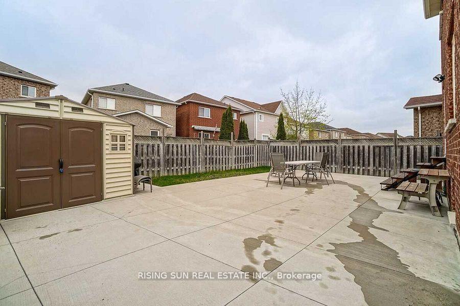 Photo 35 of 20 Bramoak Crescent, Brampton, Northwest Sandalwood Parkway — HOMEH