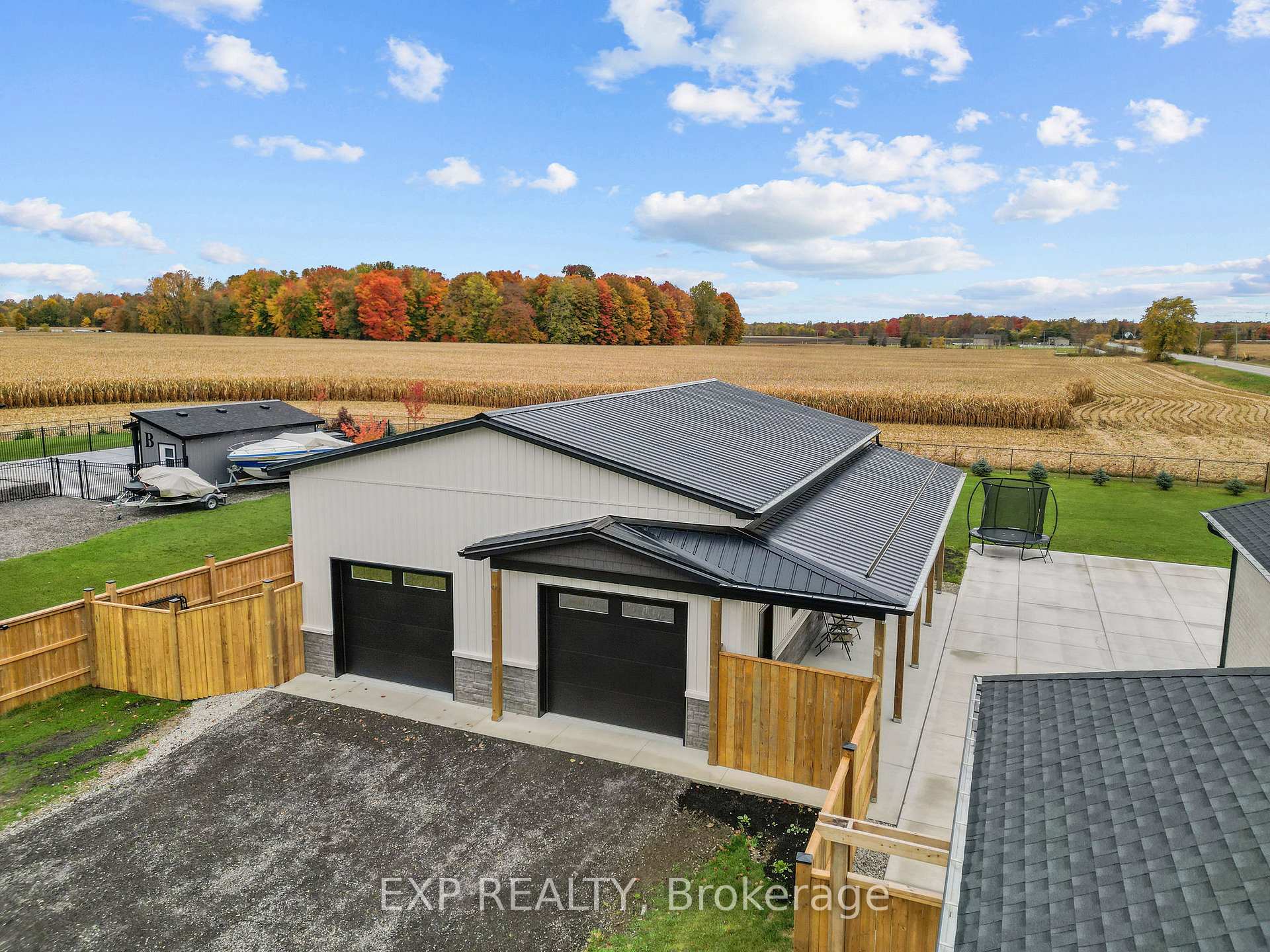 Photo 4 of 6572 Calvert Drive, Strathroy-Caradoc, Rural Strathroy-Caradoc — HOMEH