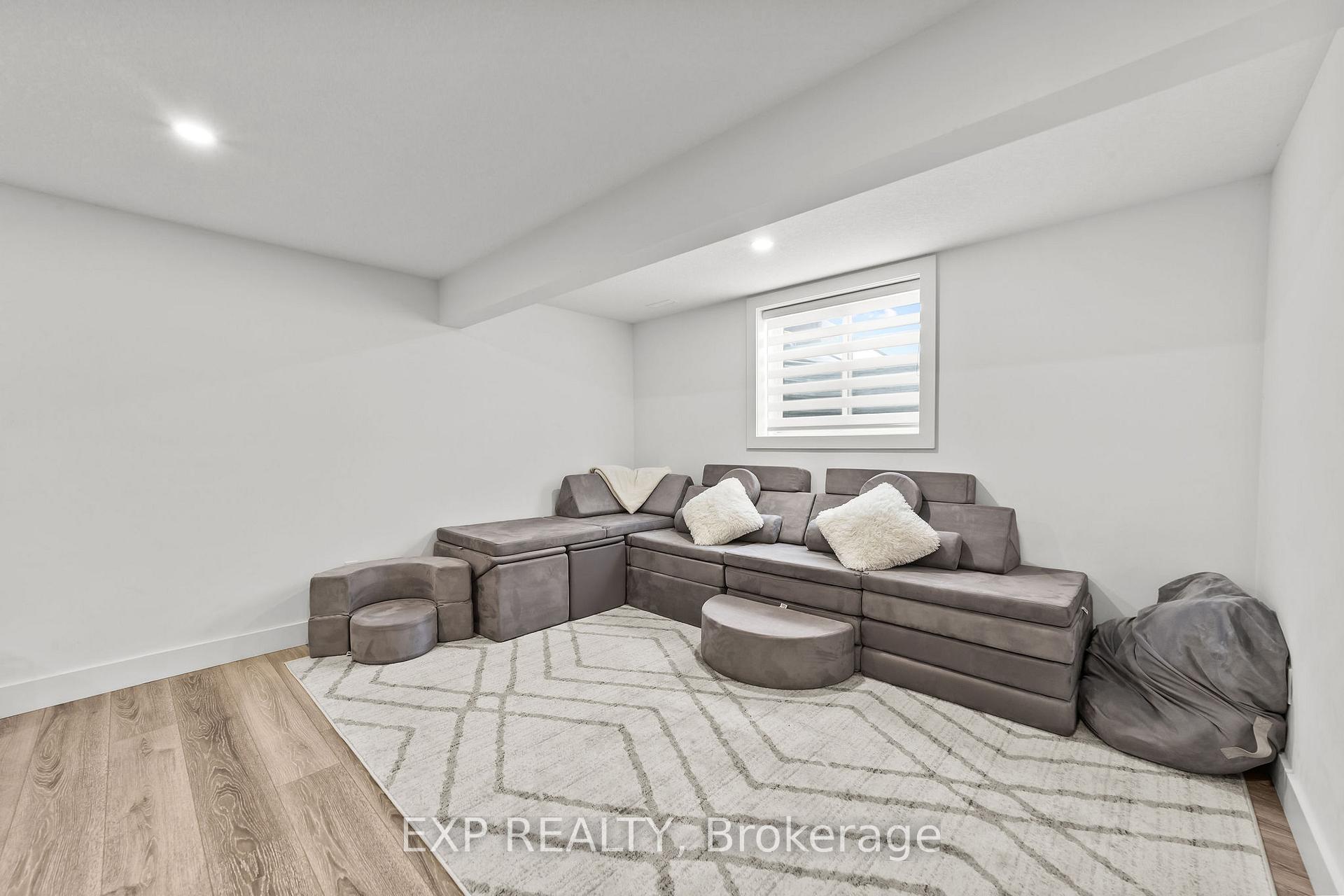 Photo 18 of 6572 Calvert Drive, Strathroy-Caradoc, Rural Strathroy-Caradoc — HOMEH