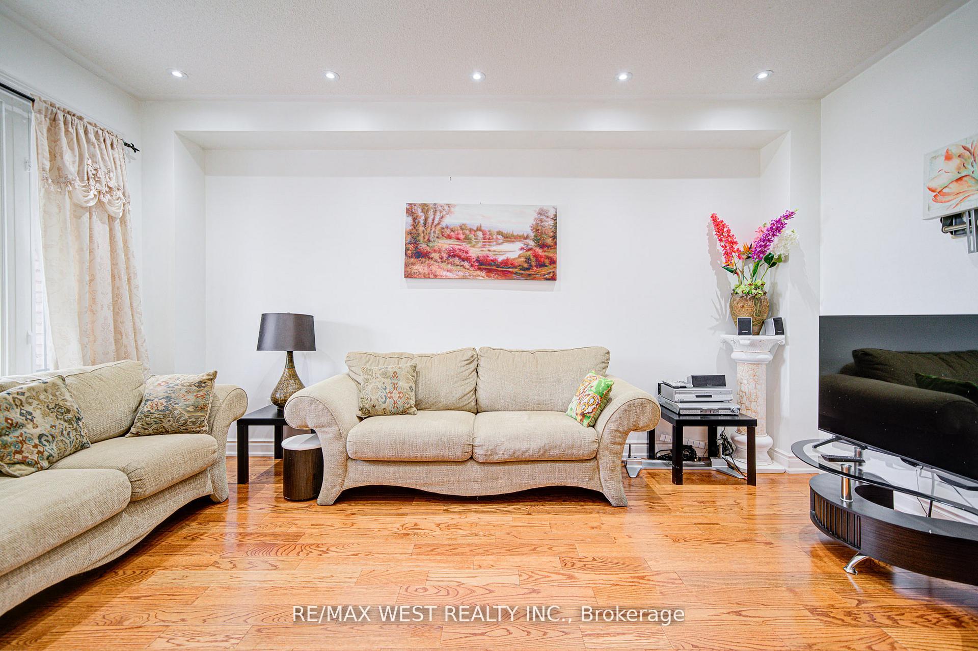Photo 7 of 12 Eaglefield Gate, Brampton, Fletcher's Meadow — HOMEH