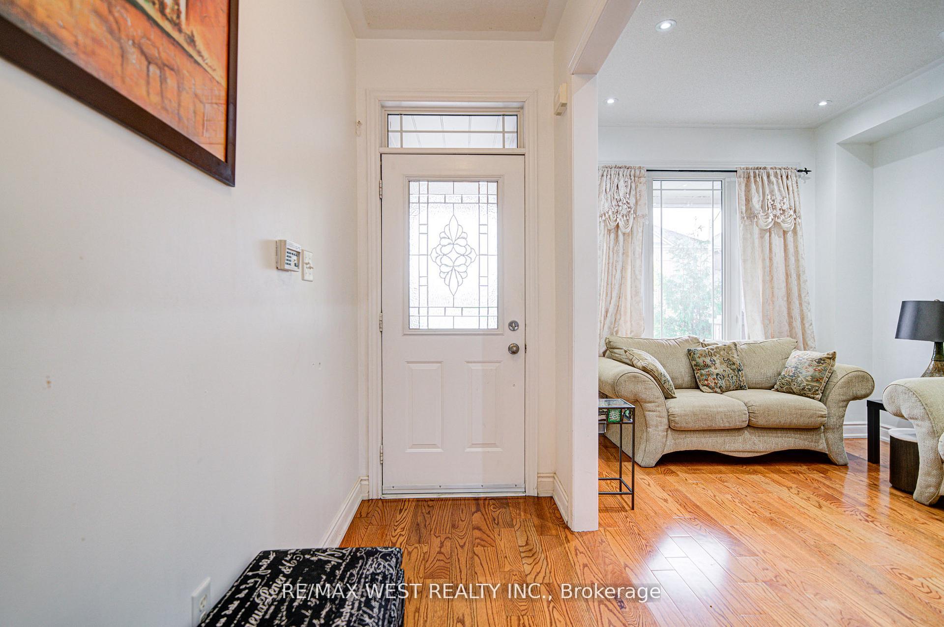 Photo 17 of 12 Eaglefield Gate, Brampton, Fletcher's Meadow — HOMEH