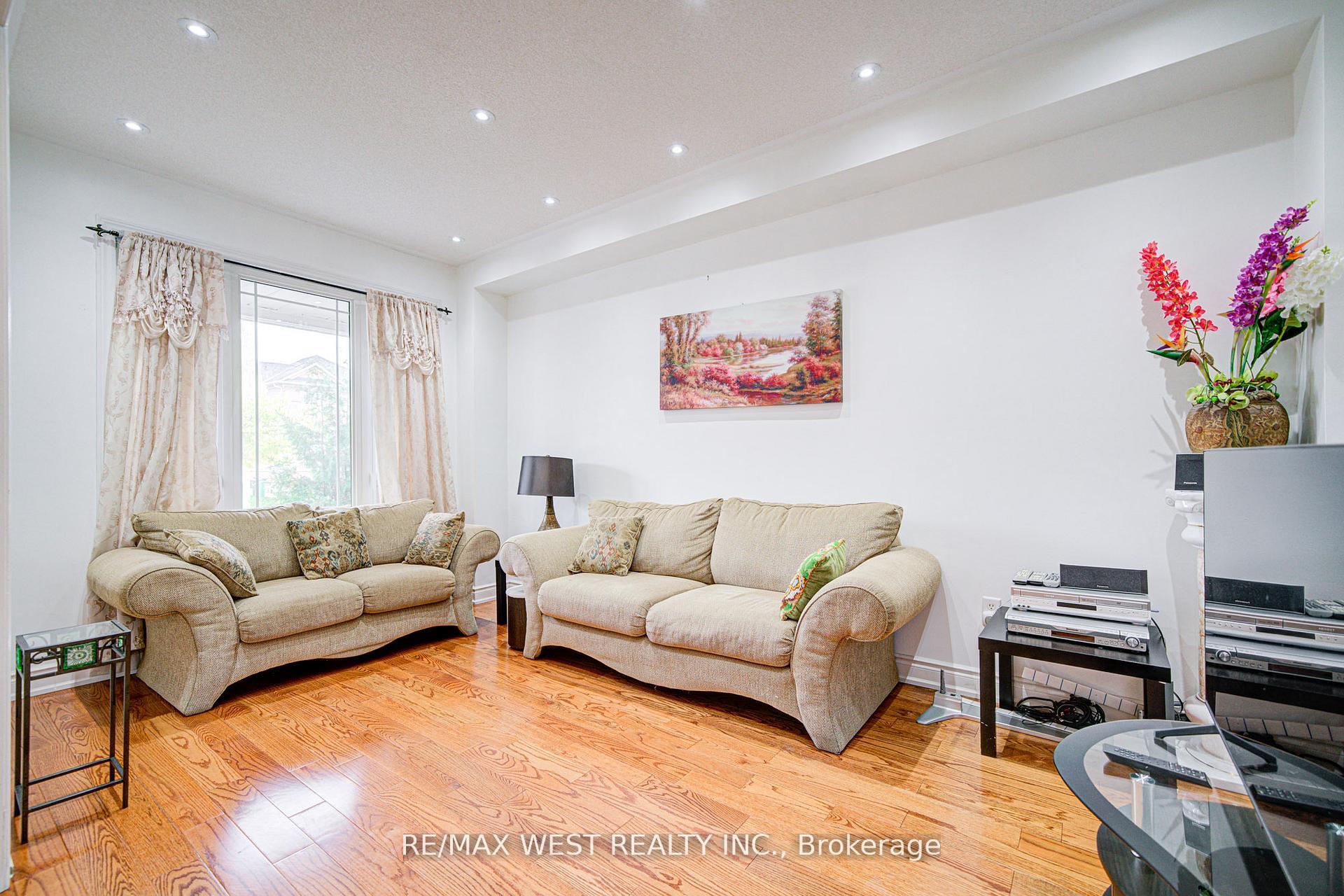 Photo 6 of 12 Eaglefield Gate, Brampton, Fletcher's Meadow — HOMEH