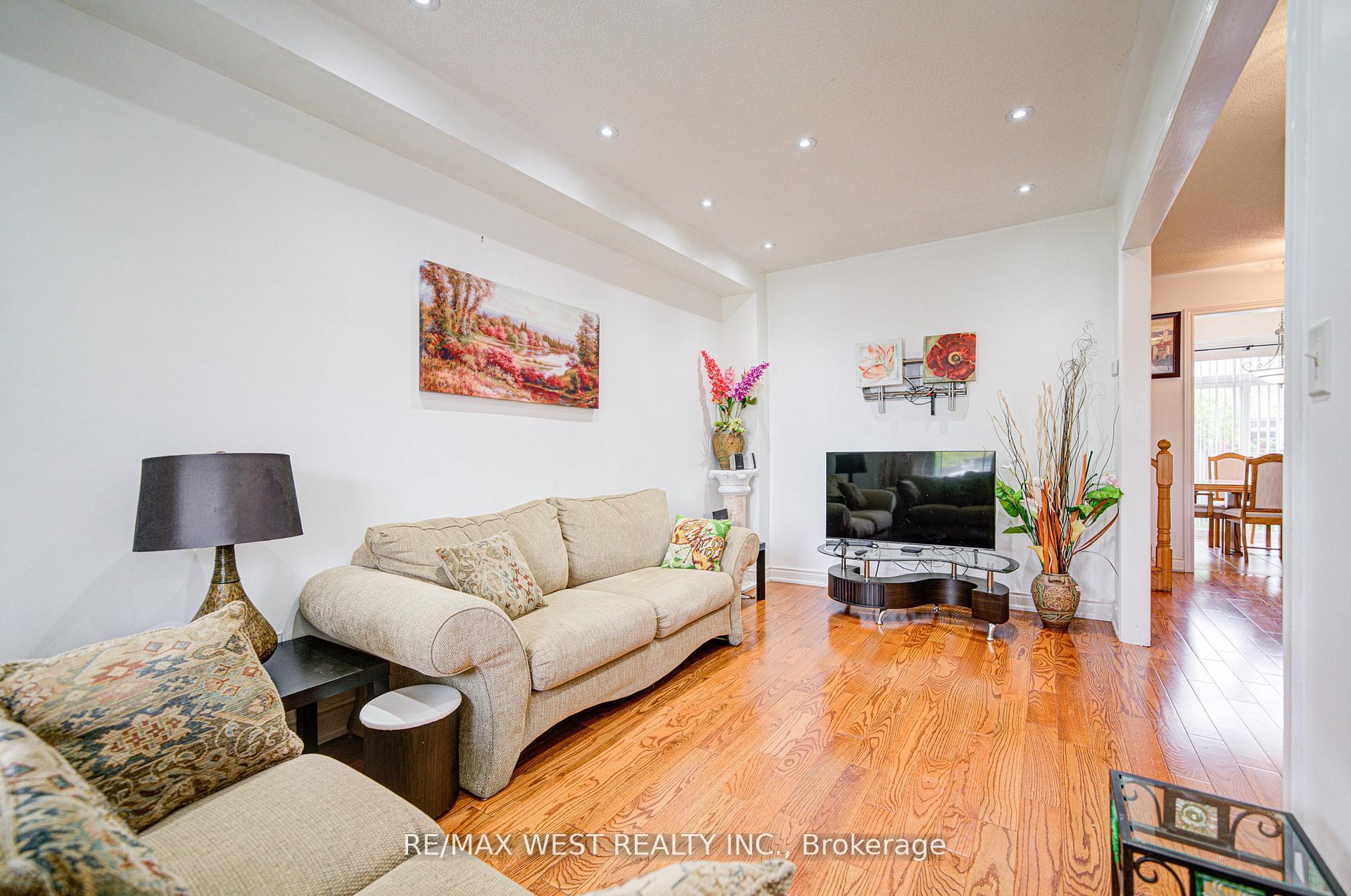 Photo 11 of 12 Eaglefield Gate, Brampton, Fletcher's Meadow — HOMEH
