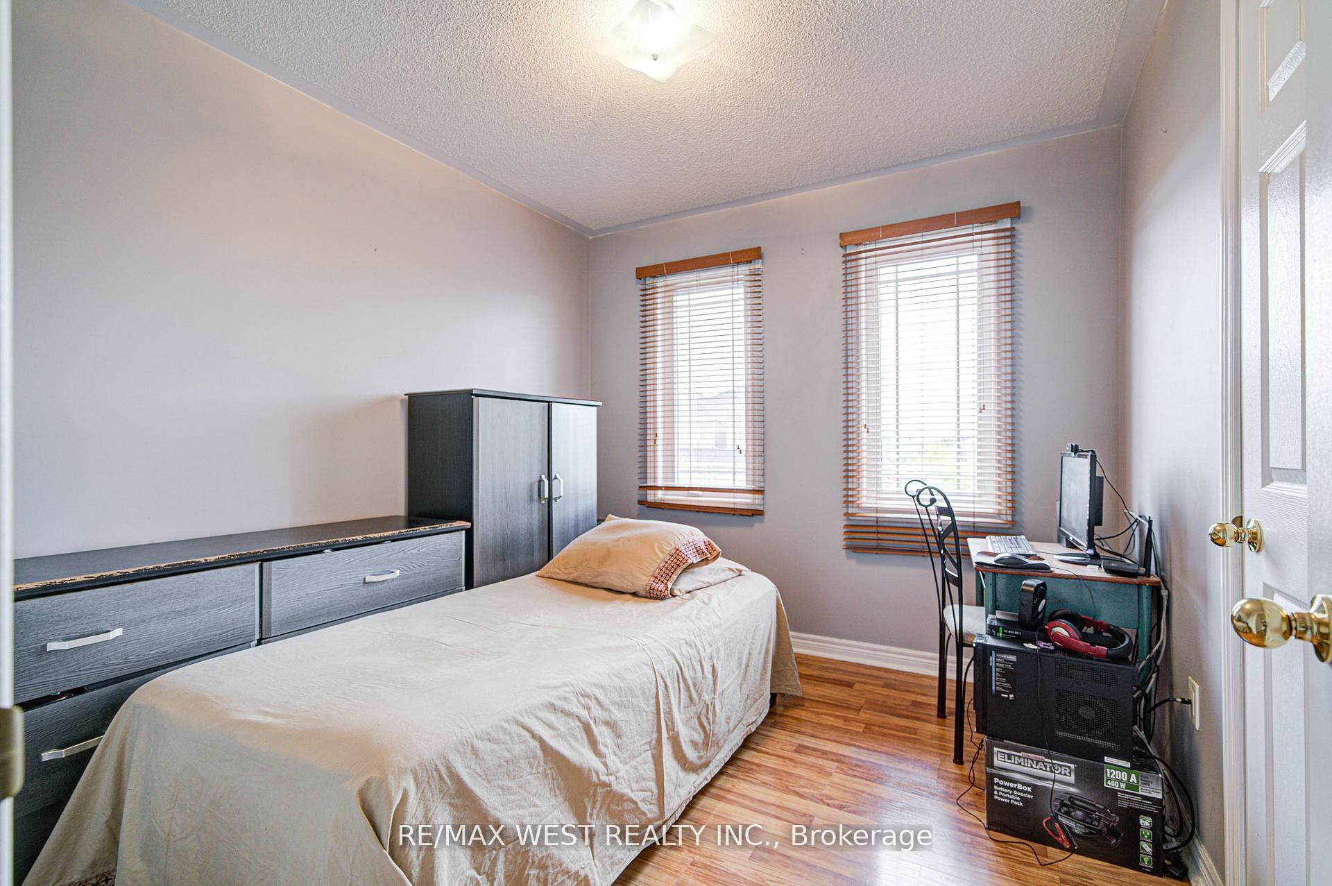 Photo 16 of 12 Eaglefield Gate, Brampton, Fletcher's Meadow — HOMEH