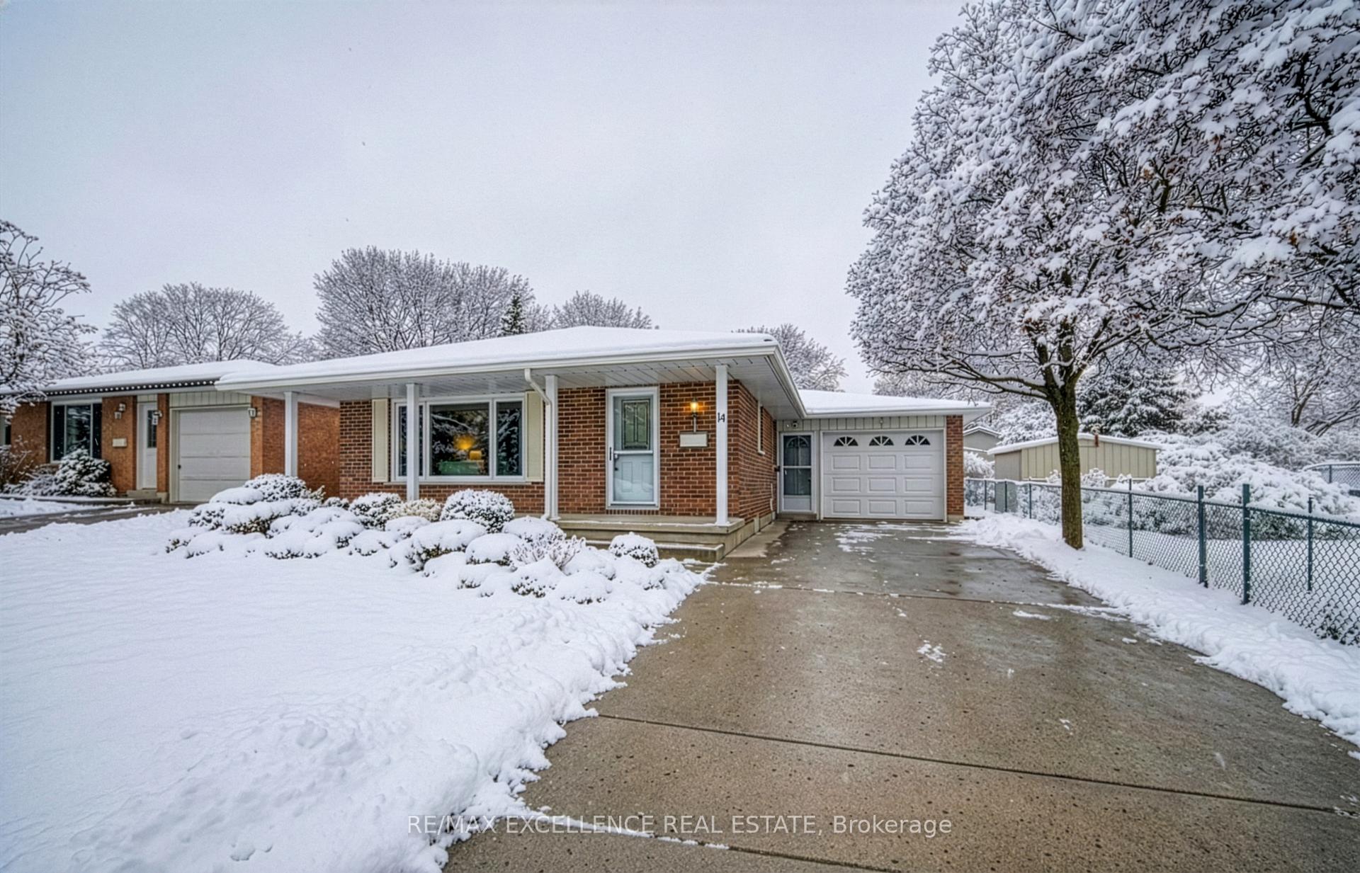 Photo 4 of 131 Gracefield Crescent, Kitchener — HOMEH