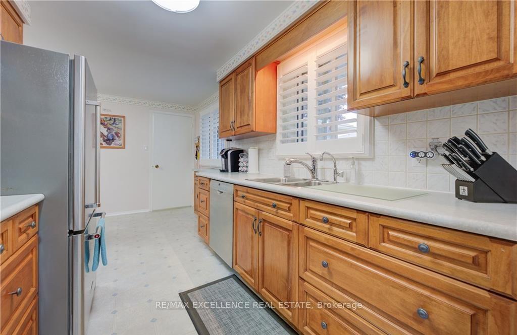 Photo 5 of 131 Gracefield Crescent, Kitchener — HOMEH