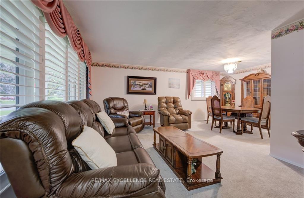 Photo 12 of 131 Gracefield Crescent, Kitchener — HOMEH