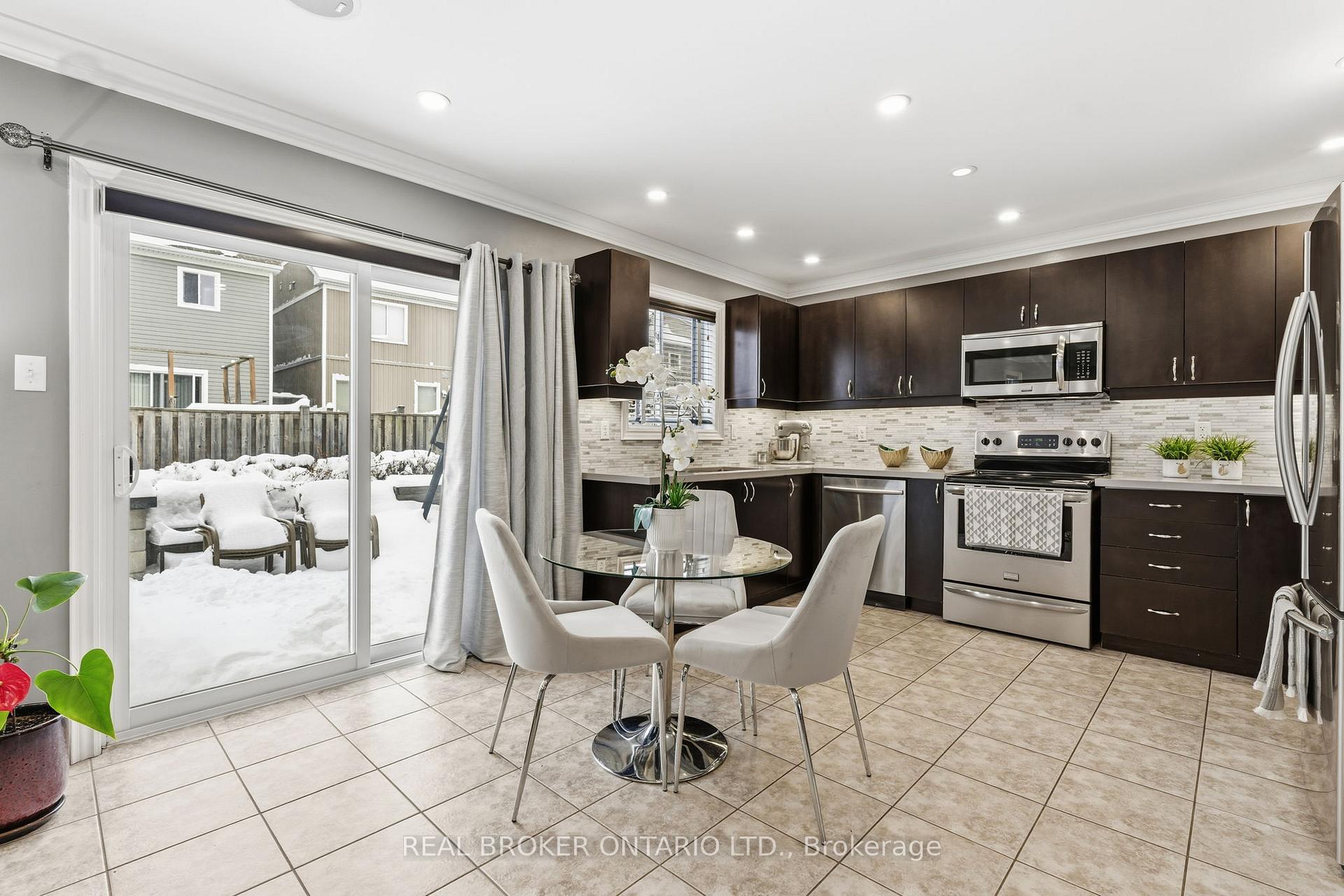 Photo 11 of 1432 Arborwood Drive, Oshawa, Taunton — HOMEH