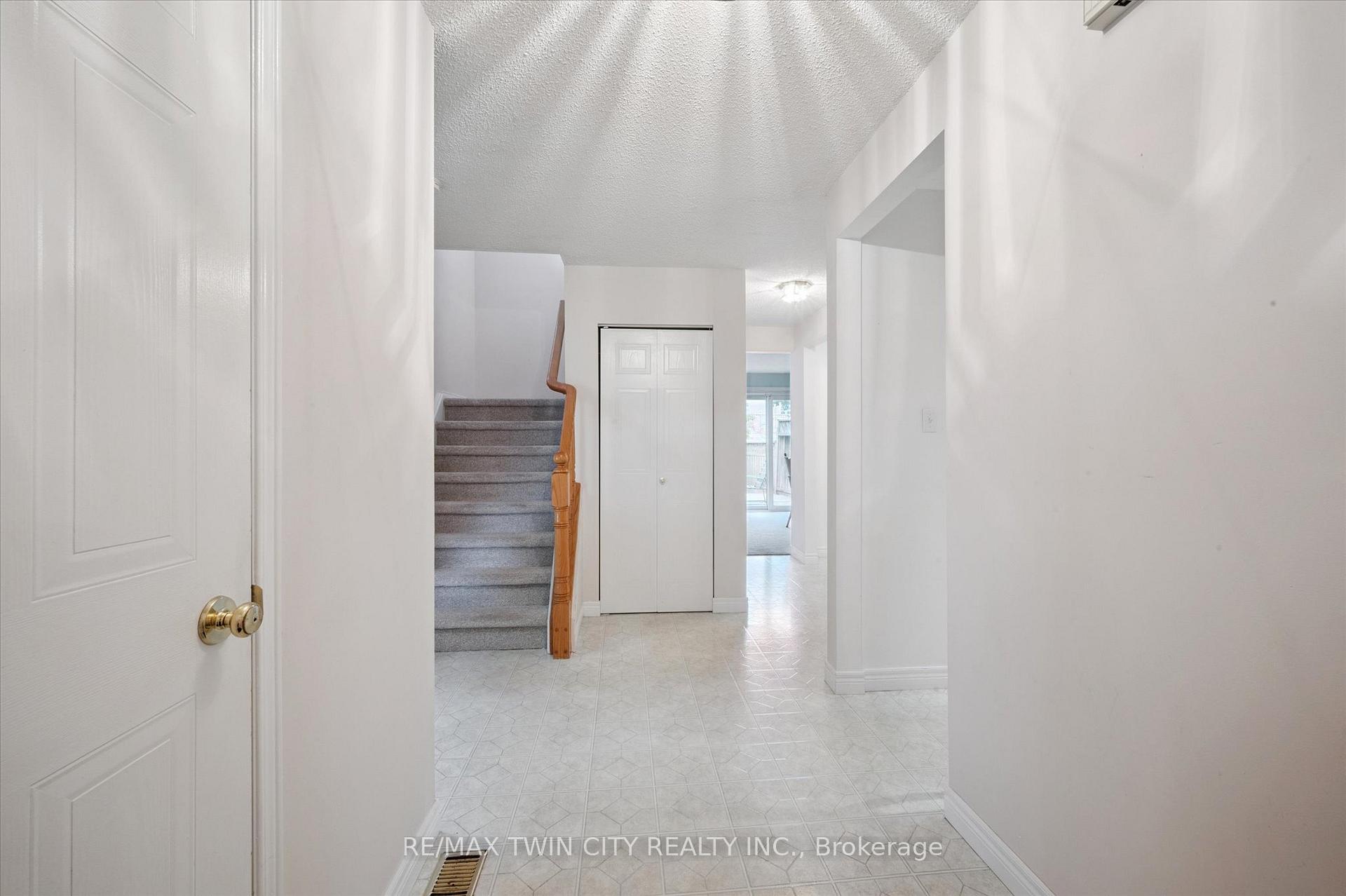 Photo 5 of 66 Benesfort Drive, Kitchener — HOMEH