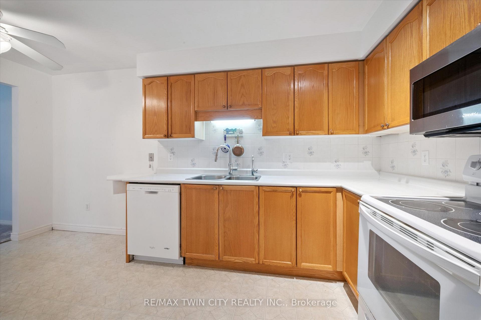 Photo 24 of 66 Benesfort Drive, Kitchener — HOMEH