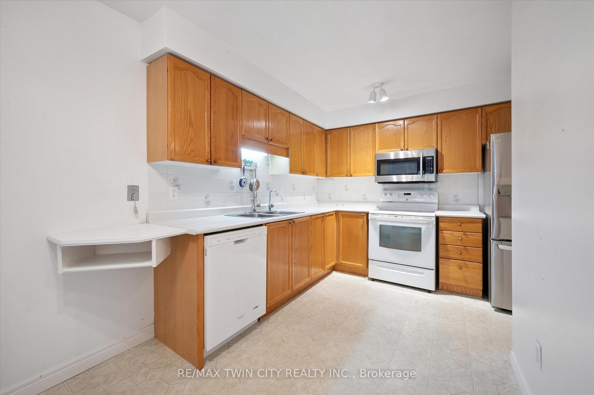 Photo 25 of 66 Benesfort Drive, Kitchener — HOMEH