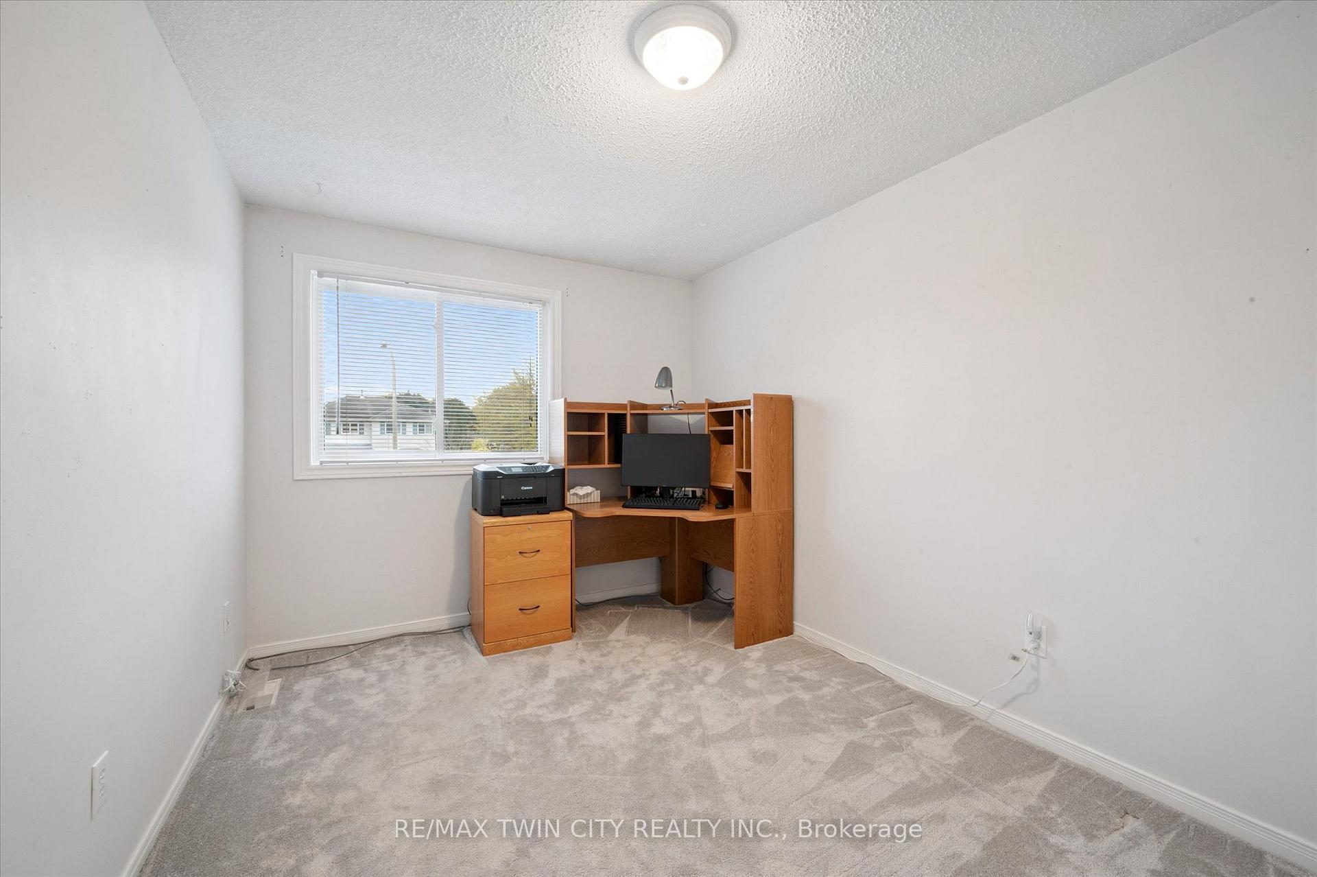 Photo 10 of 66 Benesfort Drive, Kitchener — HOMEH