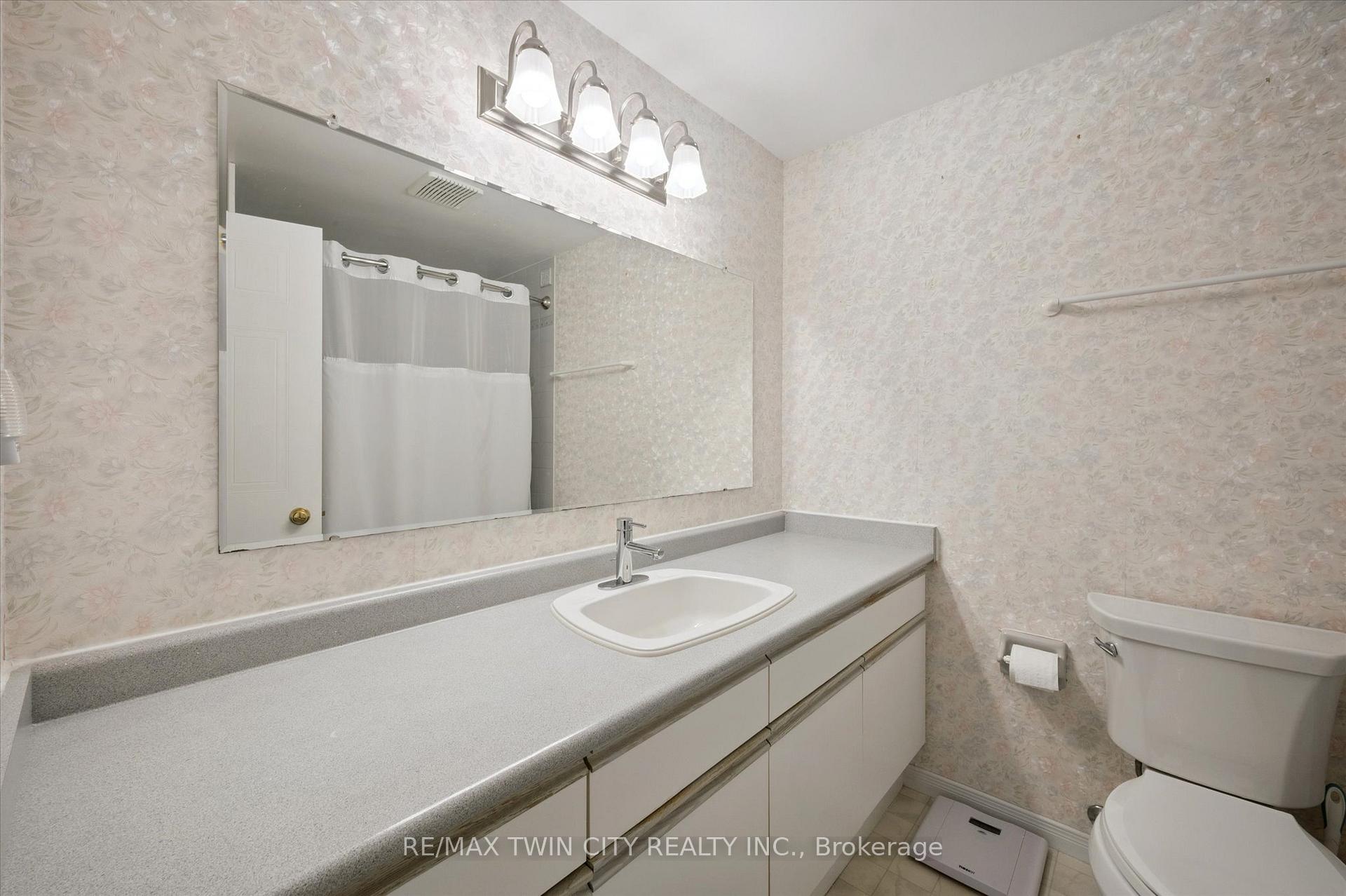 Photo 11 of 66 Benesfort Drive, Kitchener — HOMEH