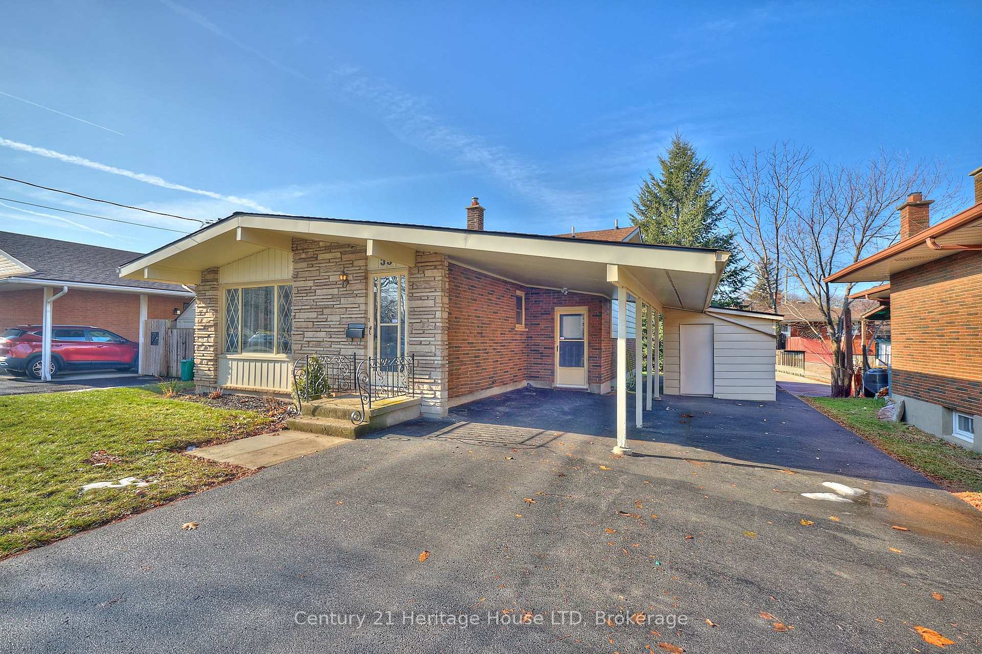 Photo 10 of 55 Windward Street, St. Catharines, Carlton/Bunting — HOMEH