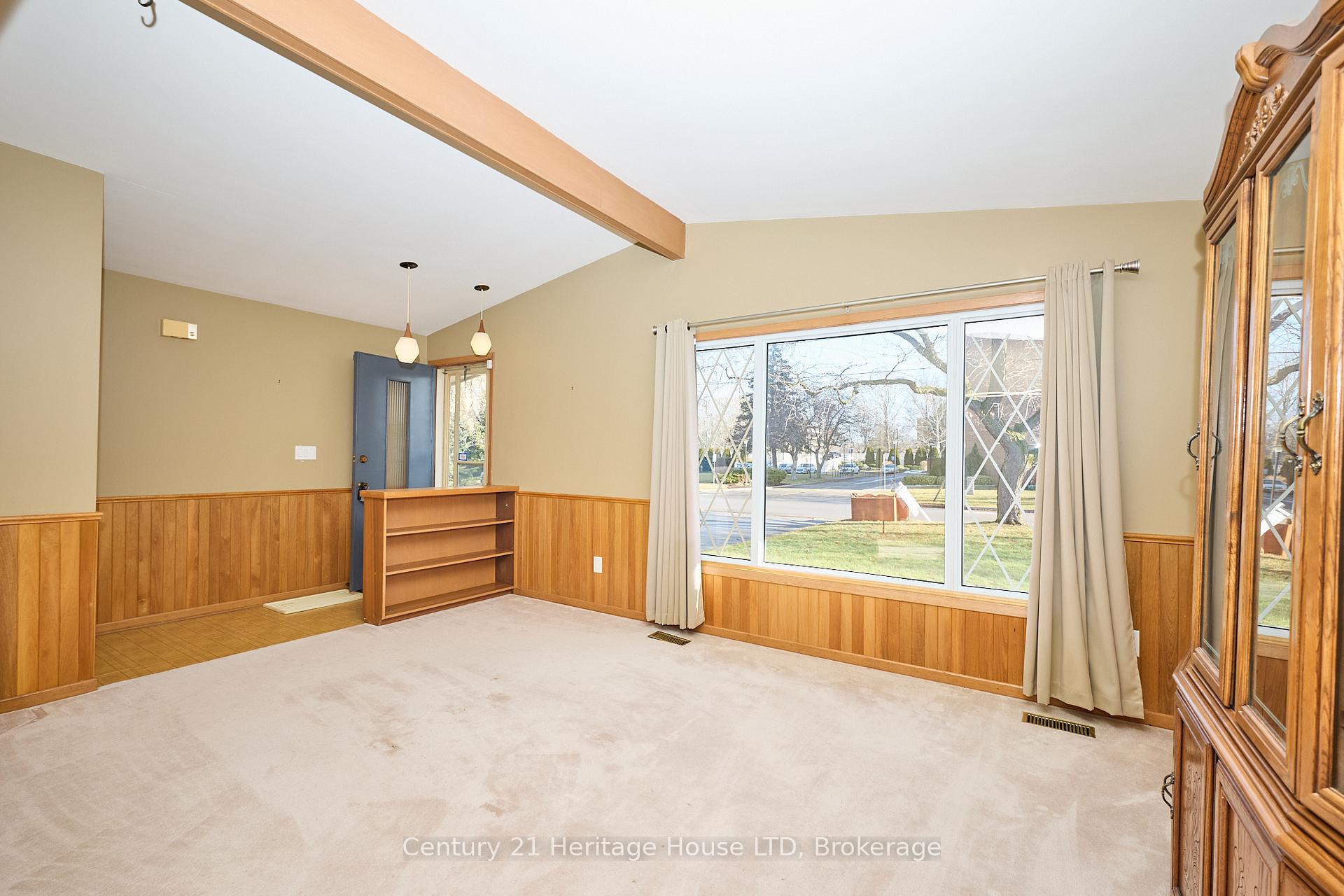 Photo 3 of 55 Windward Street, St. Catharines, Carlton/Bunting — HOMEH