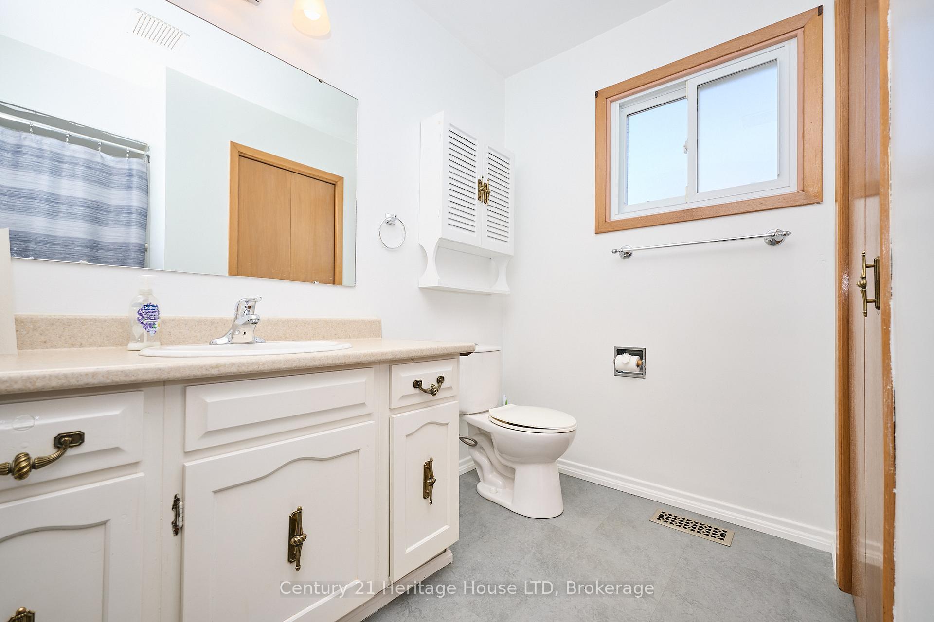 Photo 23 of 55 Windward Street, St. Catharines, Carlton/Bunting — HOMEH