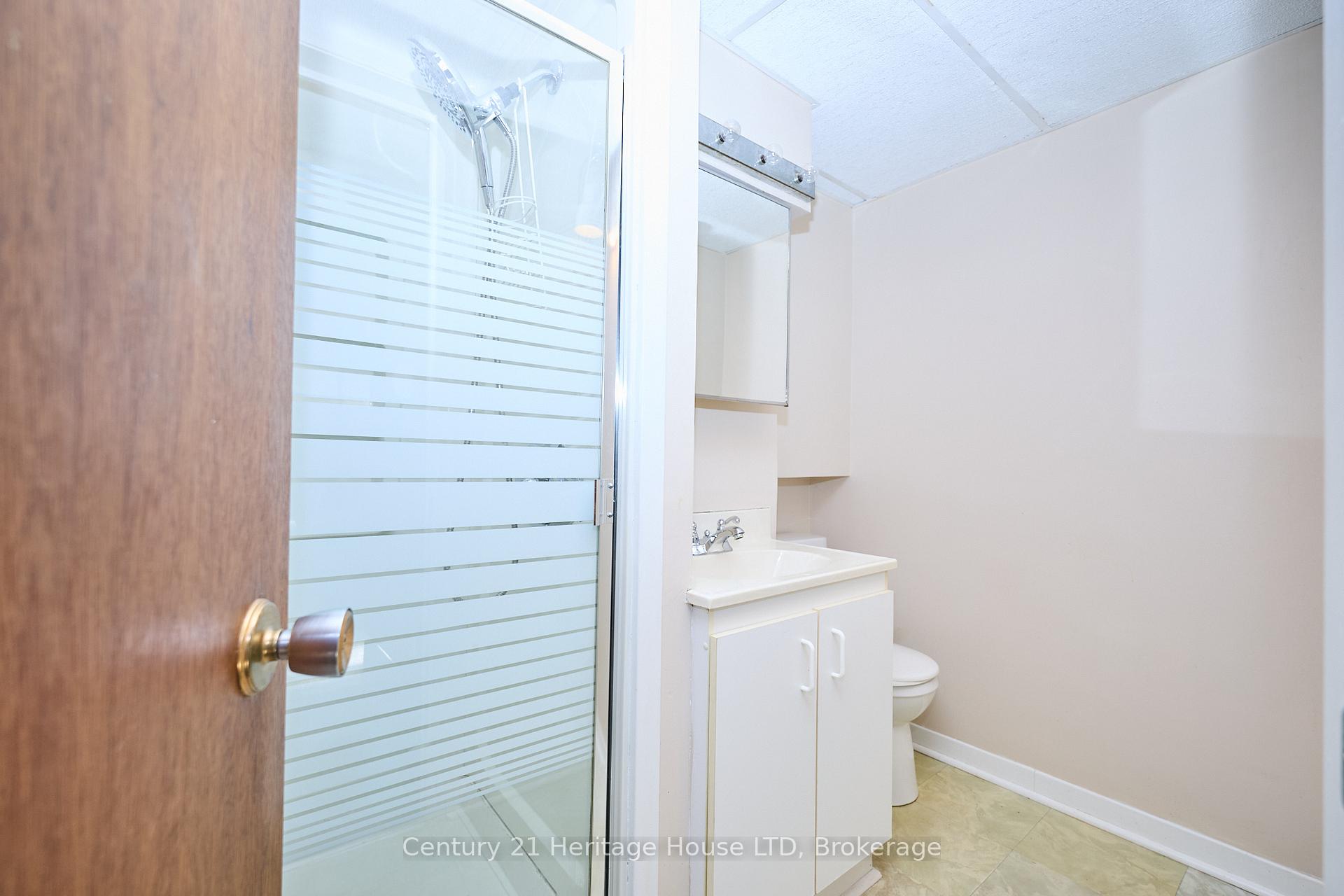 Photo 25 of 55 Windward Street, St. Catharines, Carlton/Bunting — HOMEH