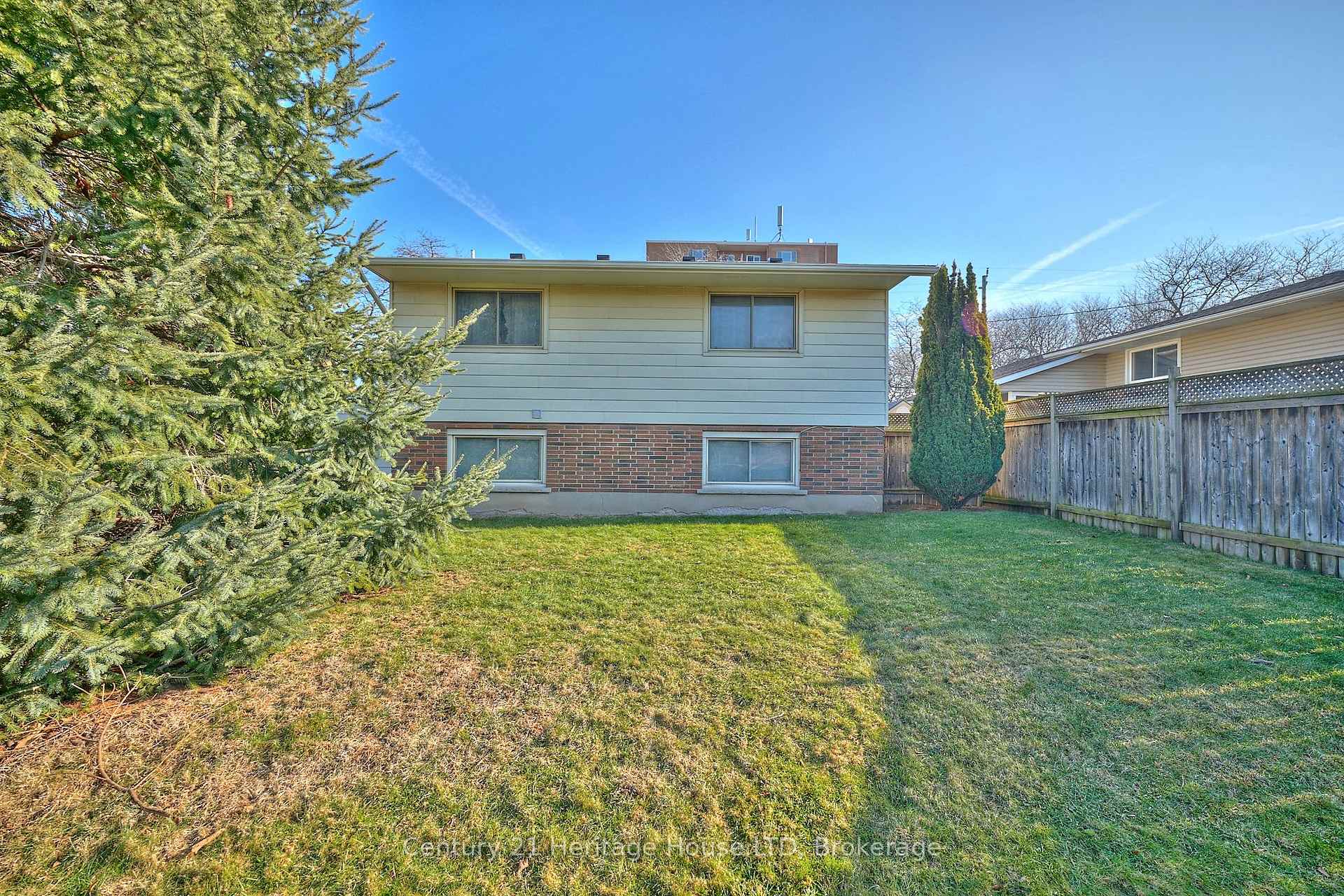 Photo 27 of 55 Windward Street, St. Catharines, Carlton/Bunting — HOMEH