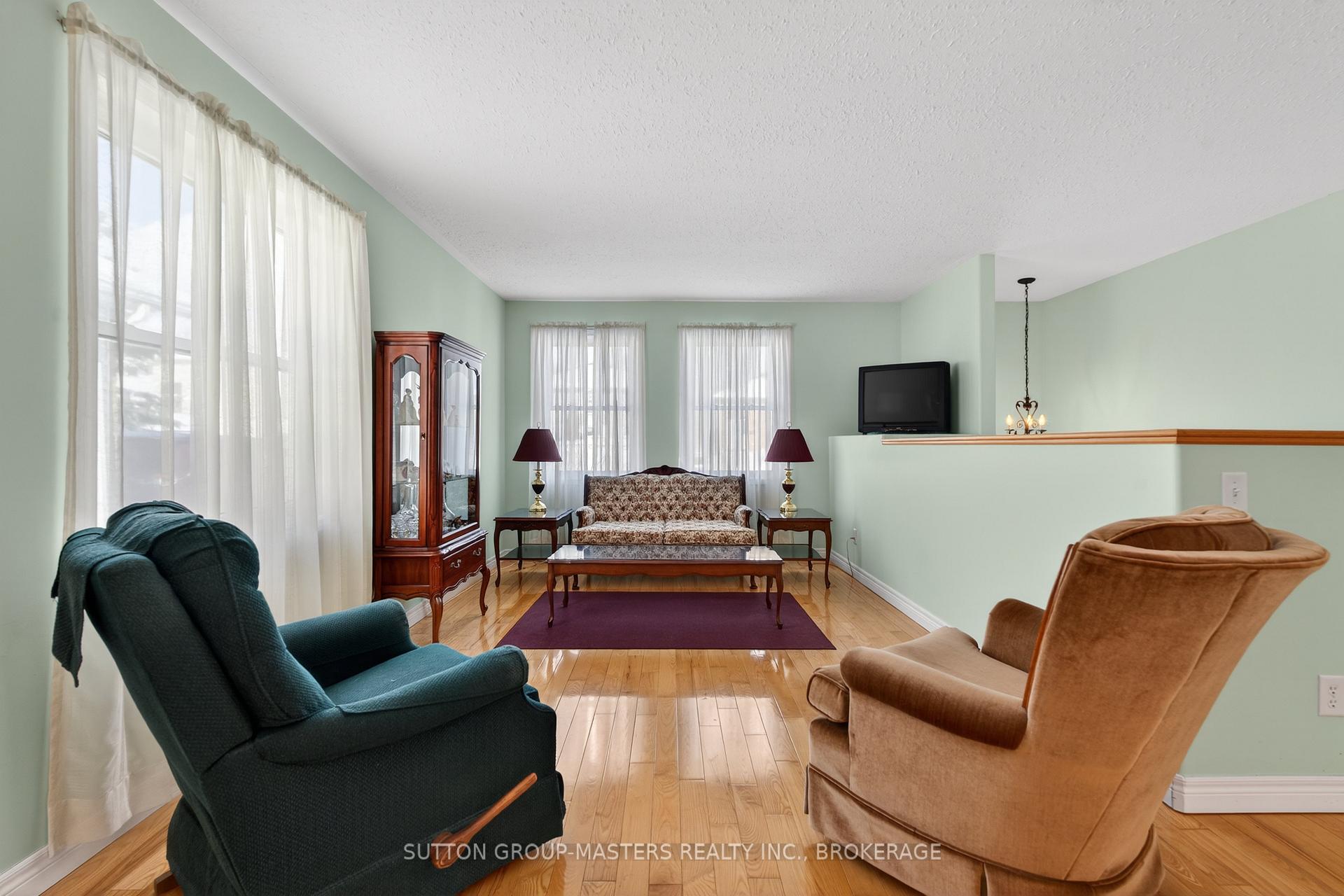 Photo 3 of 36 Joyce Street, Kingston, Rideau — HOMEH