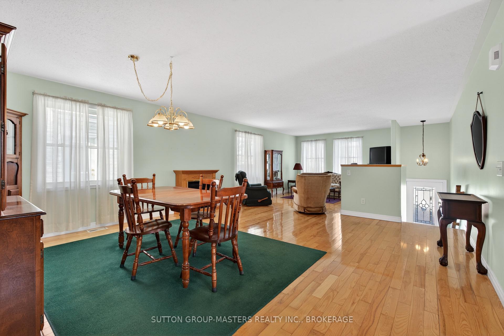 Photo 4 of 36 Joyce Street, Kingston, Rideau — HOMEH