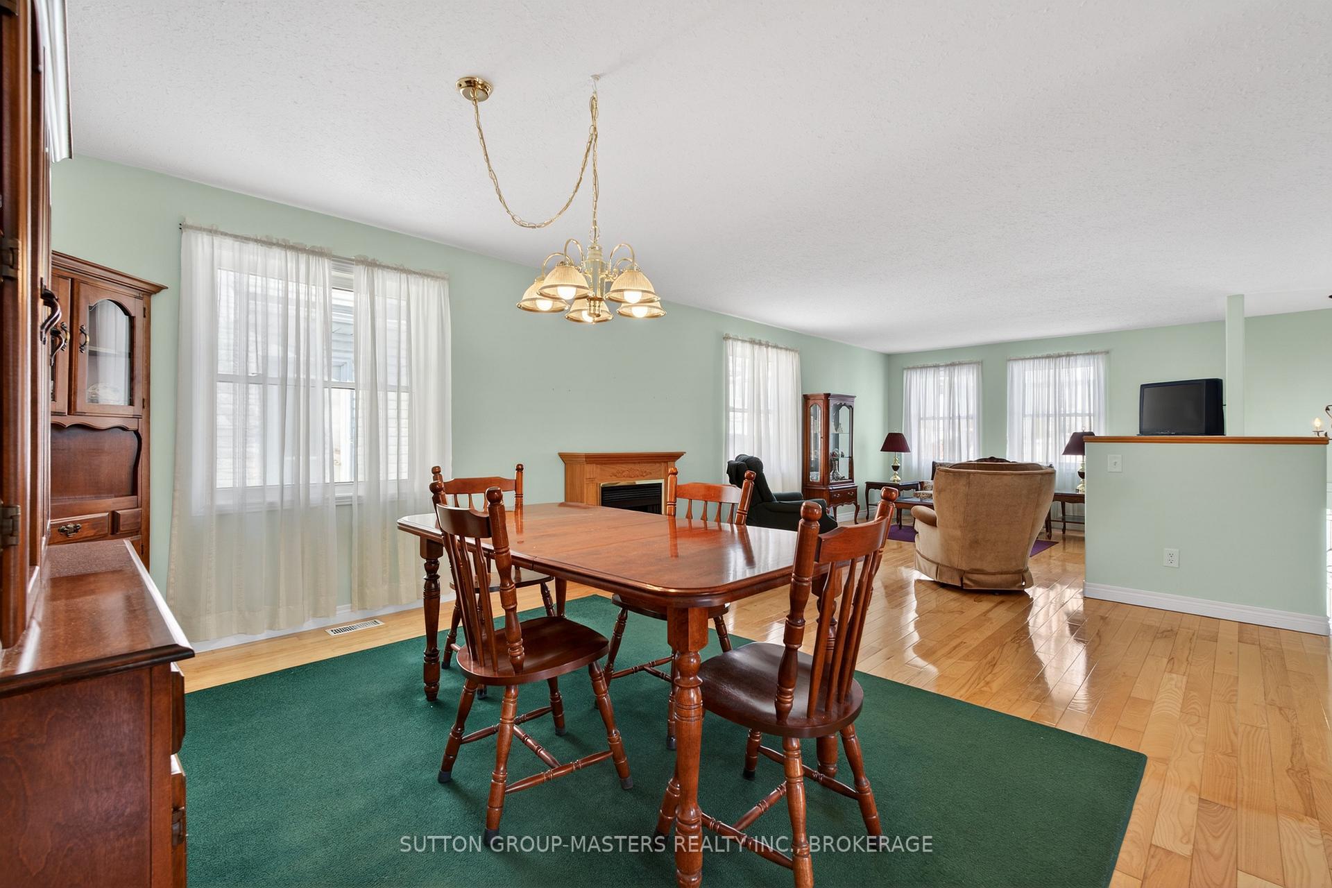 Photo 10 of 36 Joyce Street, Kingston, Rideau — HOMEH